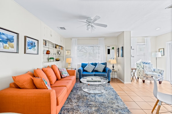 Delightful condo with beach and pool access washer dryer