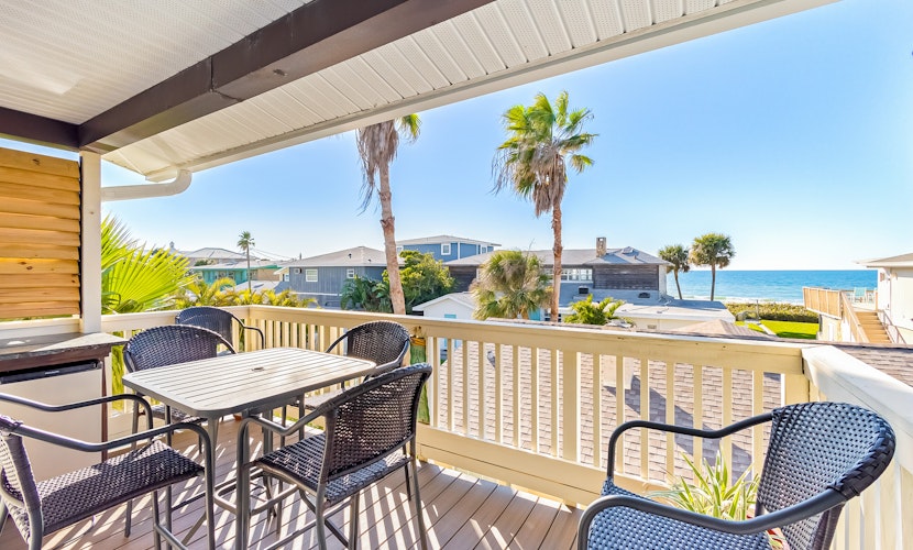 Delightful condo with beach and pool access washer dryer