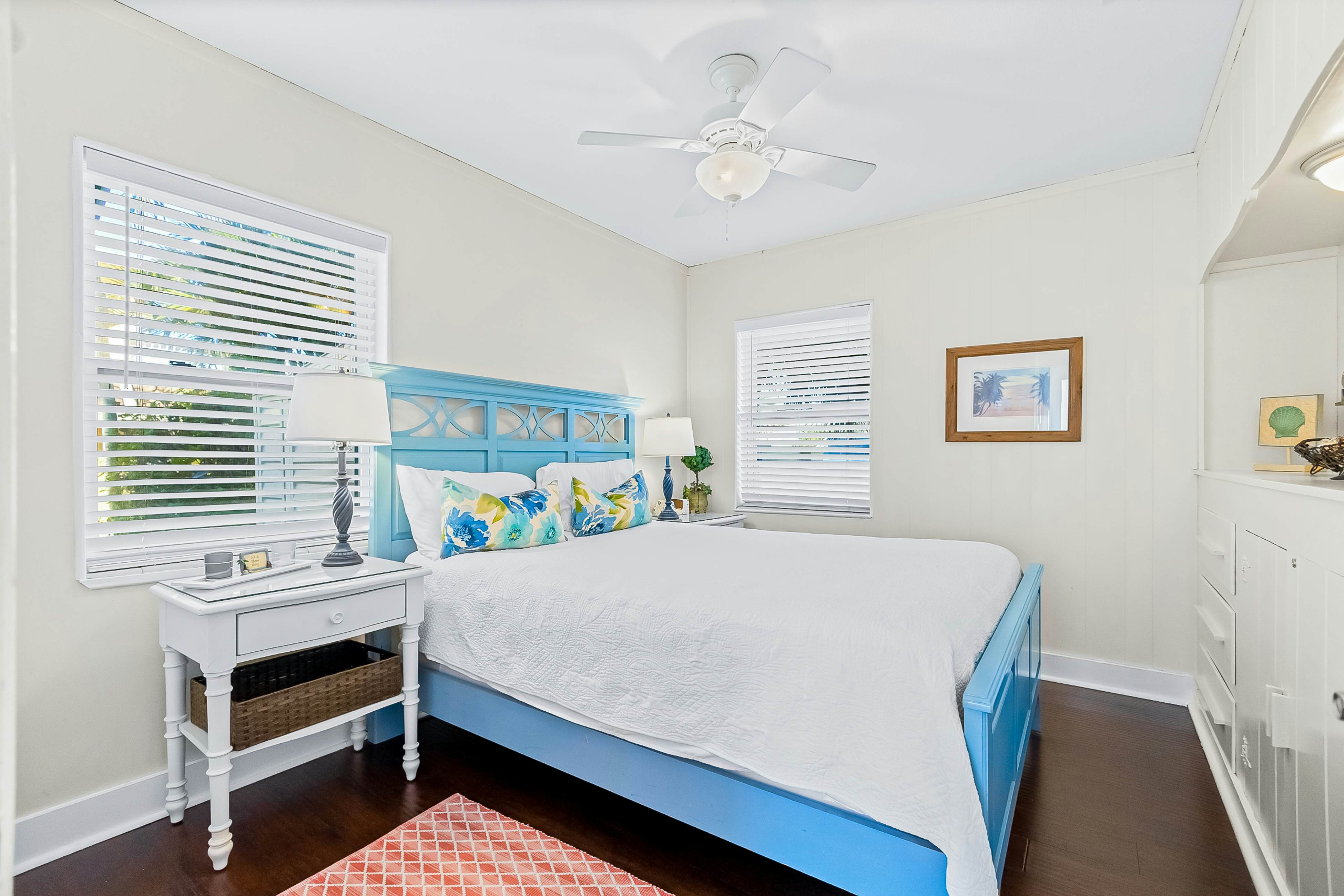 Delightful condo with beach and pool access, washer/dryer