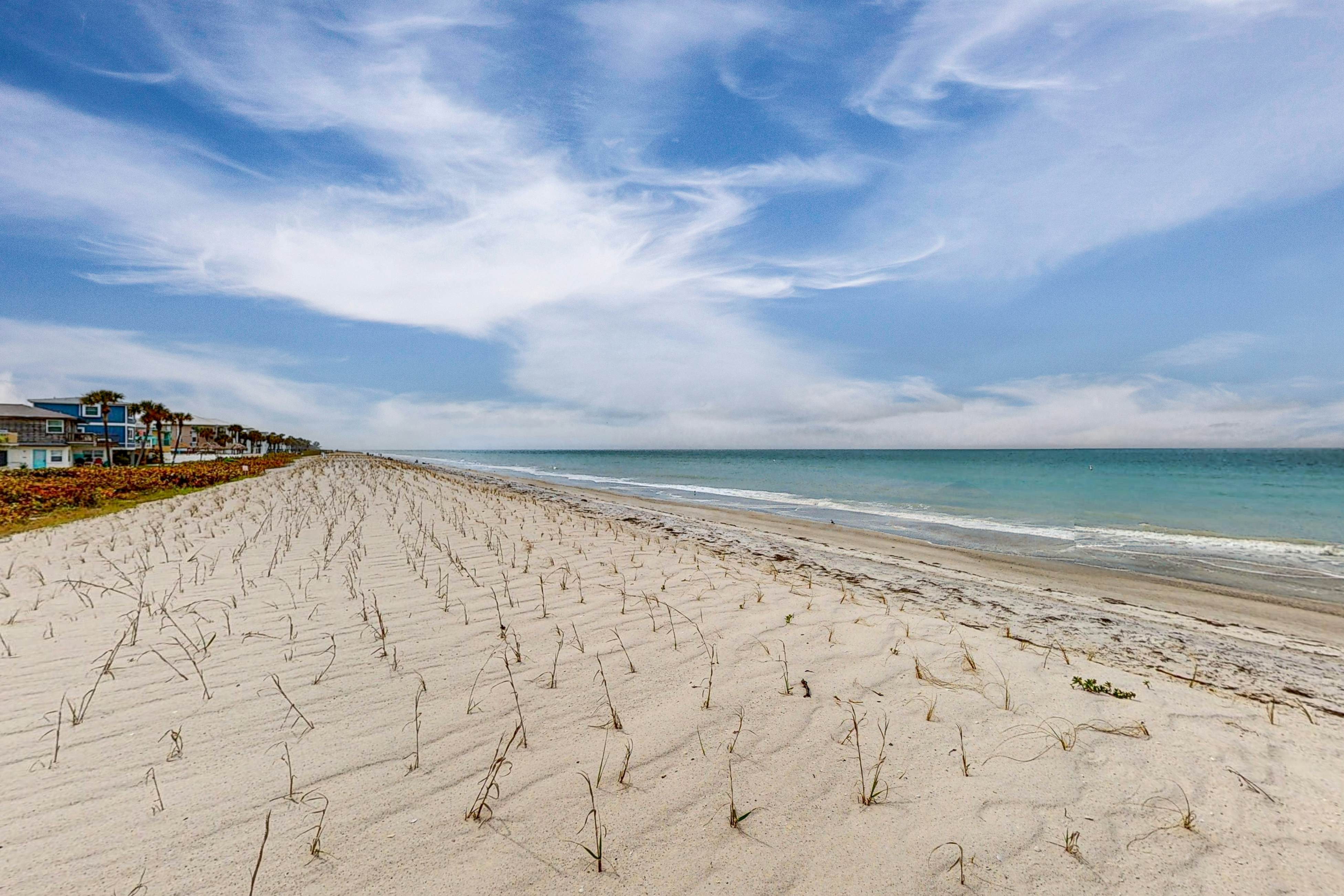 Waterfront condo with amazing ocean view, resort pool, beach access, & W/D