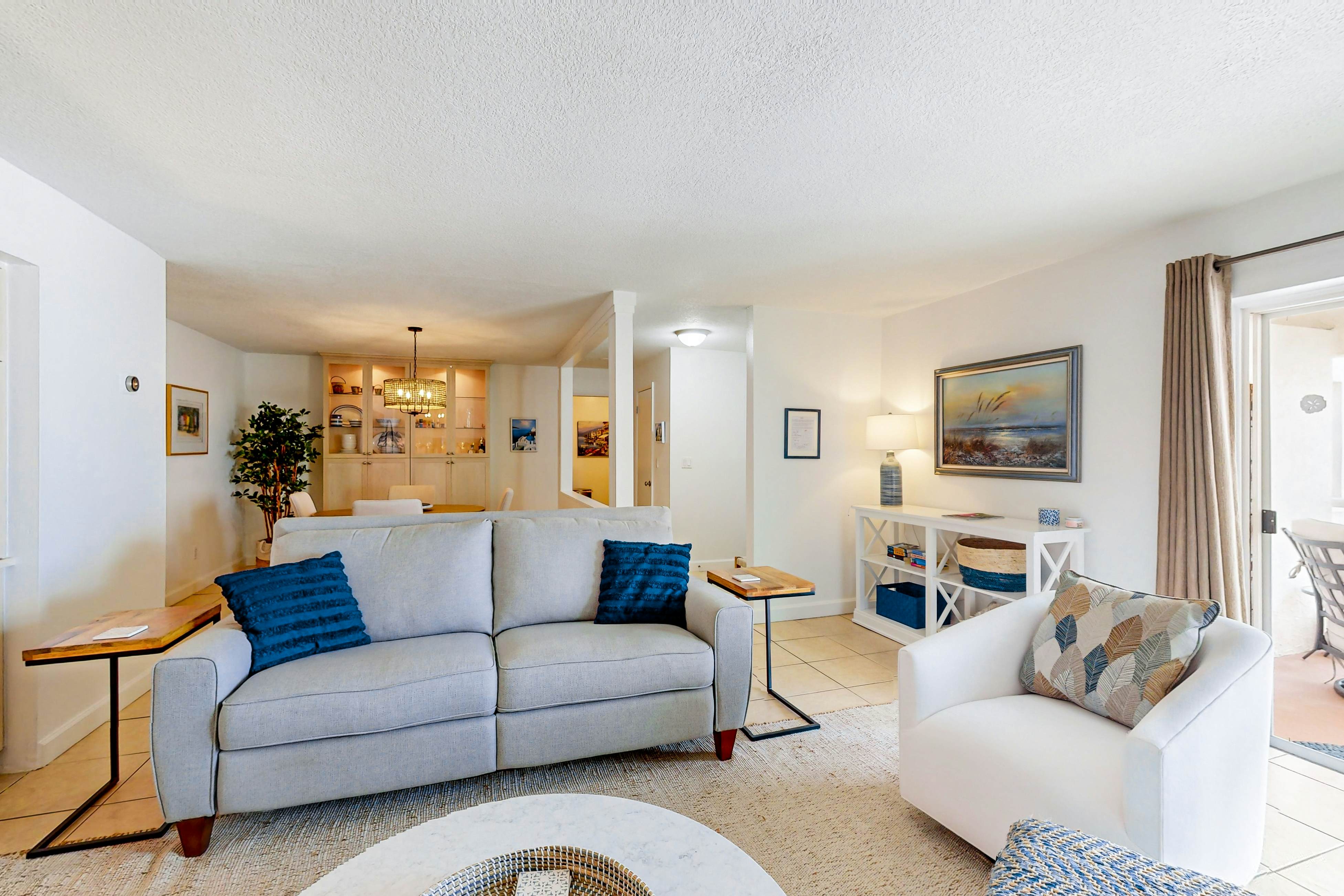 Waterfront condo with amazing ocean view, resort pool, beach access, & W/D