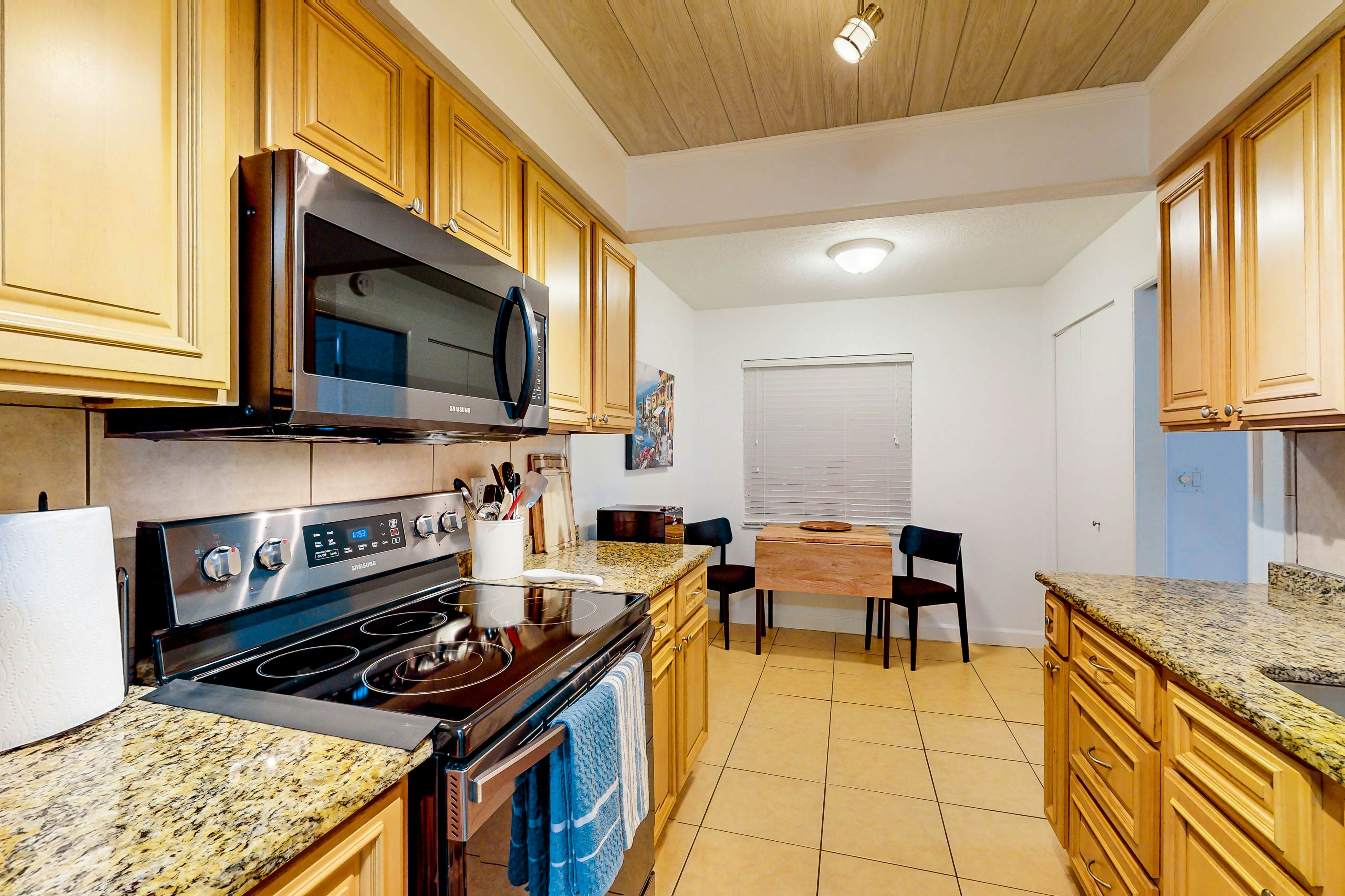 Waterfront condo with amazing ocean view, resort pool, beach access, & W/D