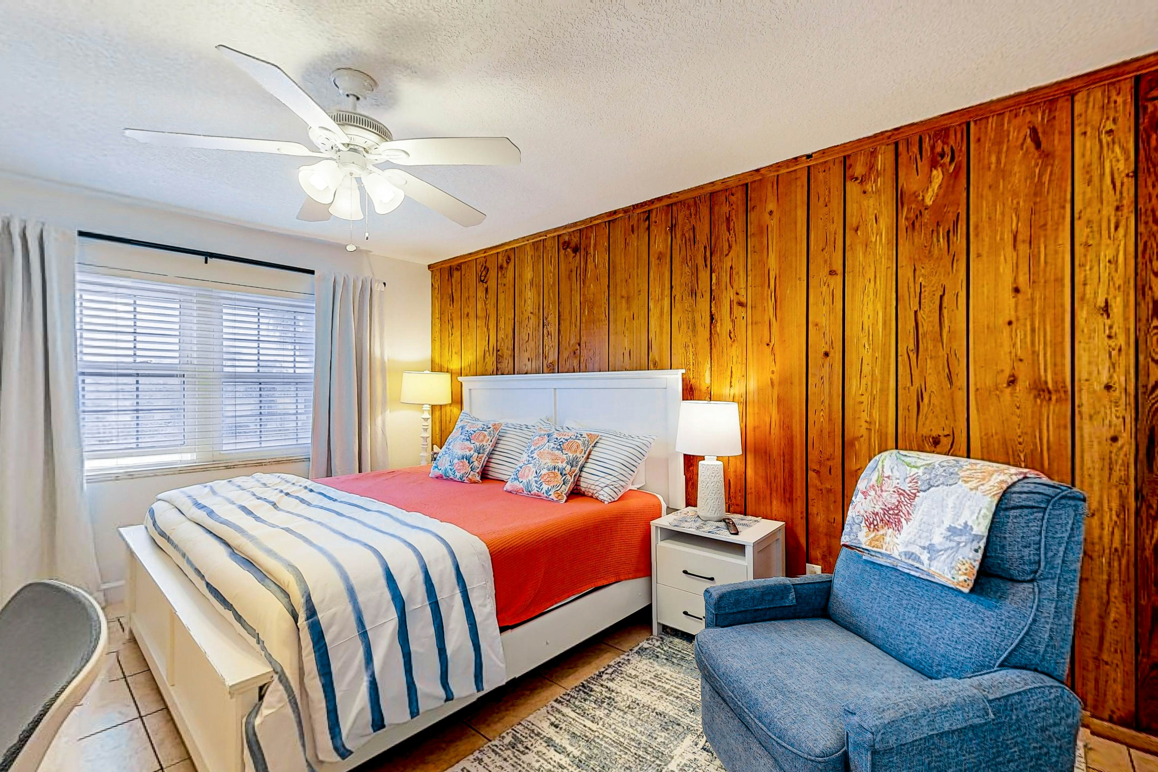 Waterfront condo with amazing ocean view, resort pool, beach access, & W/D