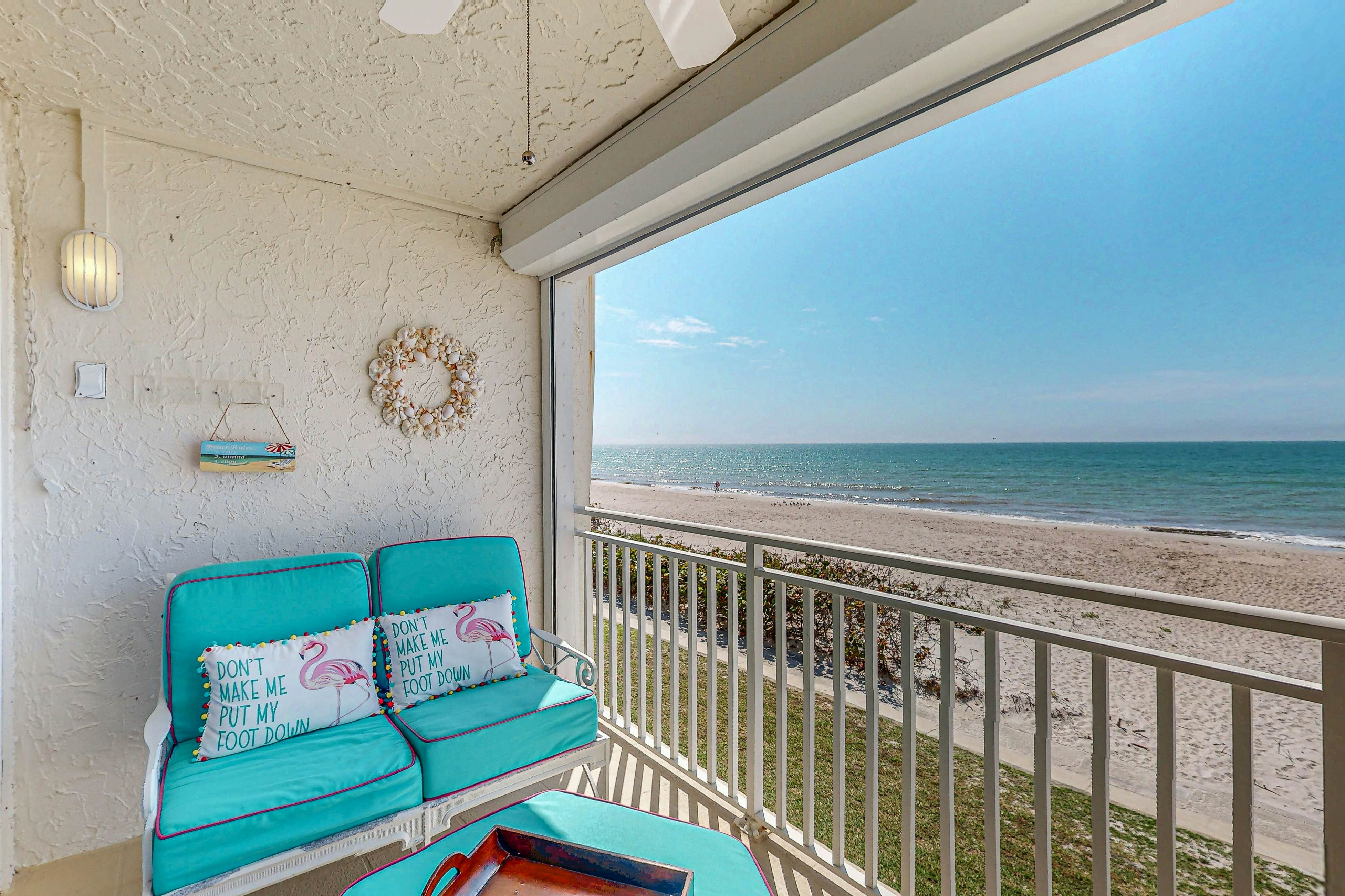 Chic and comfortable Gulf front condo, snowbird and dog friendly, pool, beaches