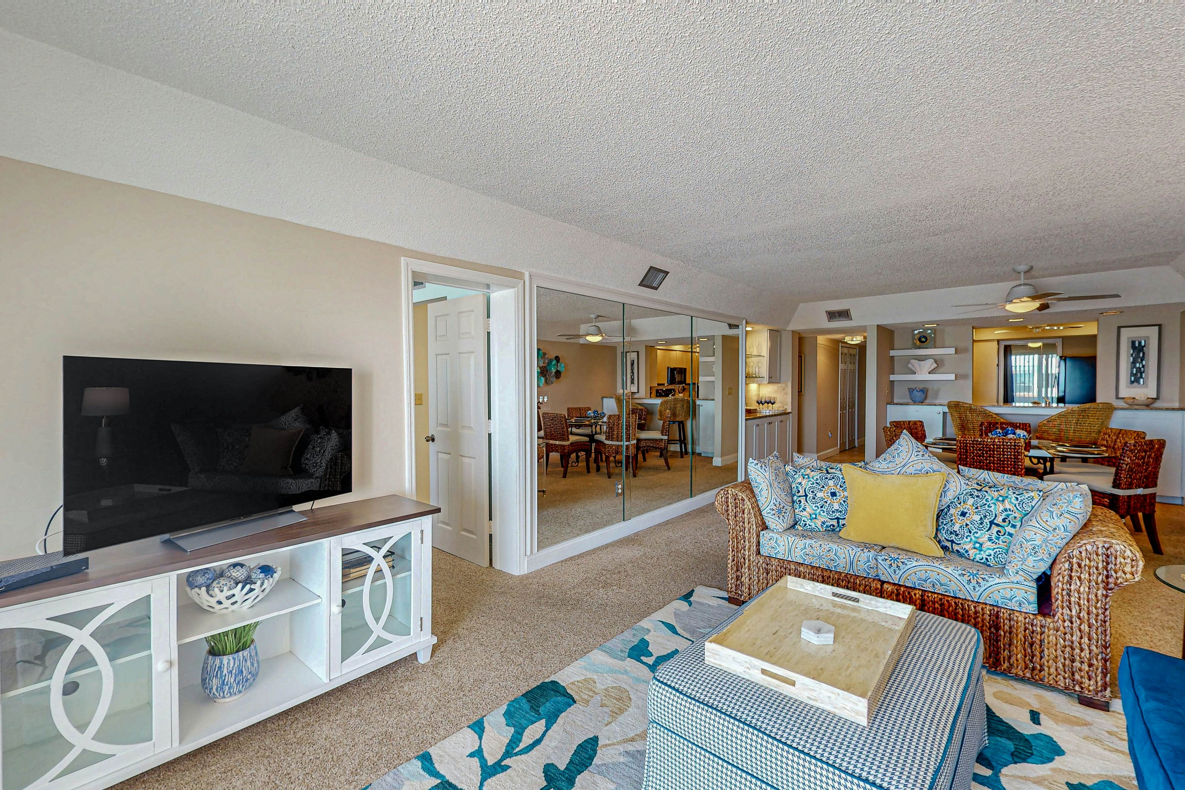 Chic and comfortable Gulf front condo, snowbird and dog friendly, pool, beaches