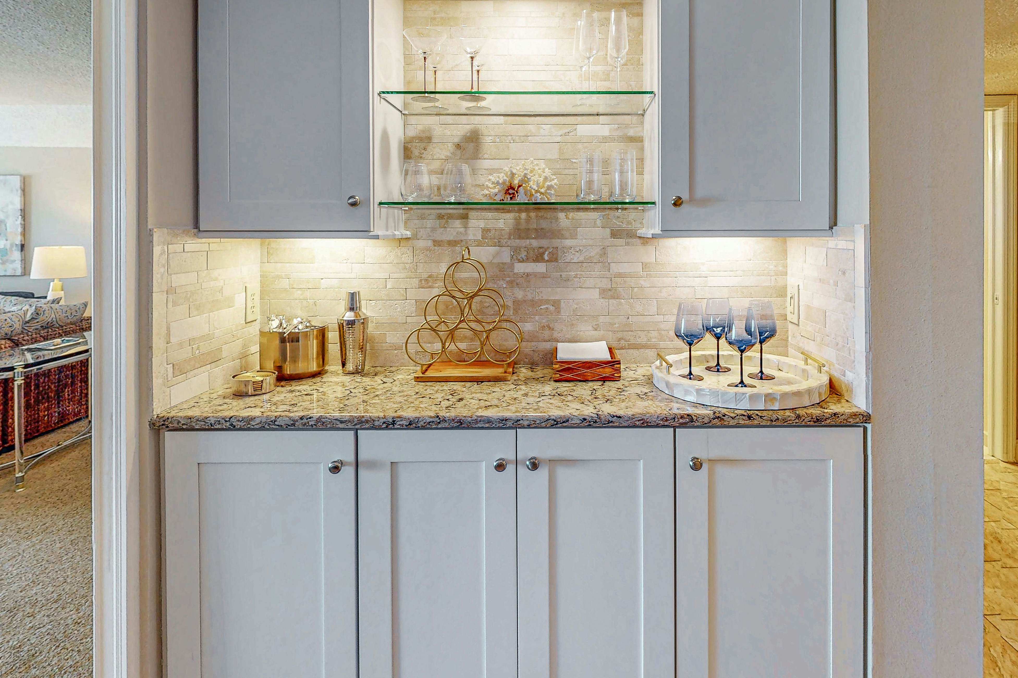 Chic and comfortable Gulf front condo, snowbird and dog friendly, pool, beaches