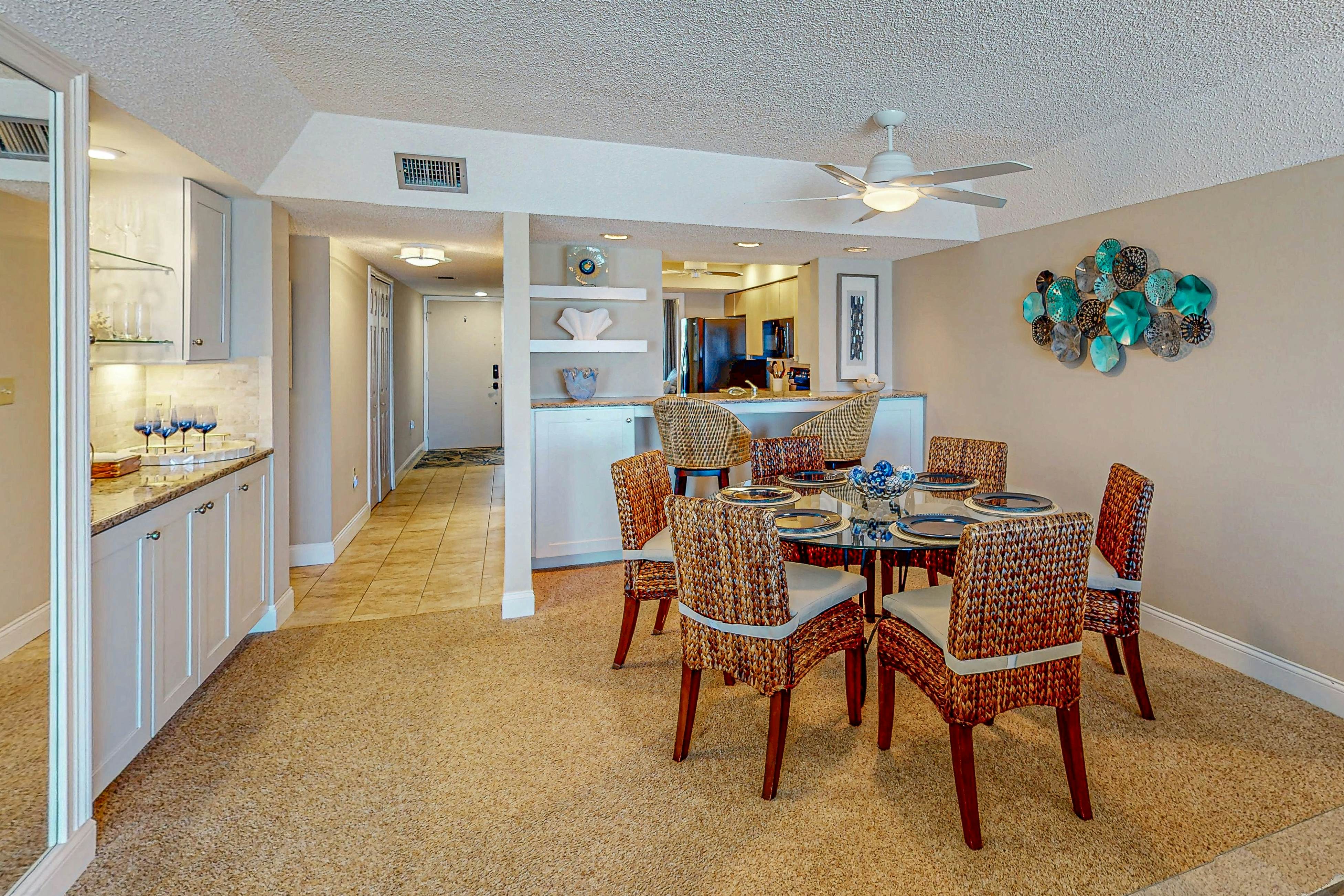 Chic and comfortable Gulf front condo, snowbird and dog friendly, pool, beaches