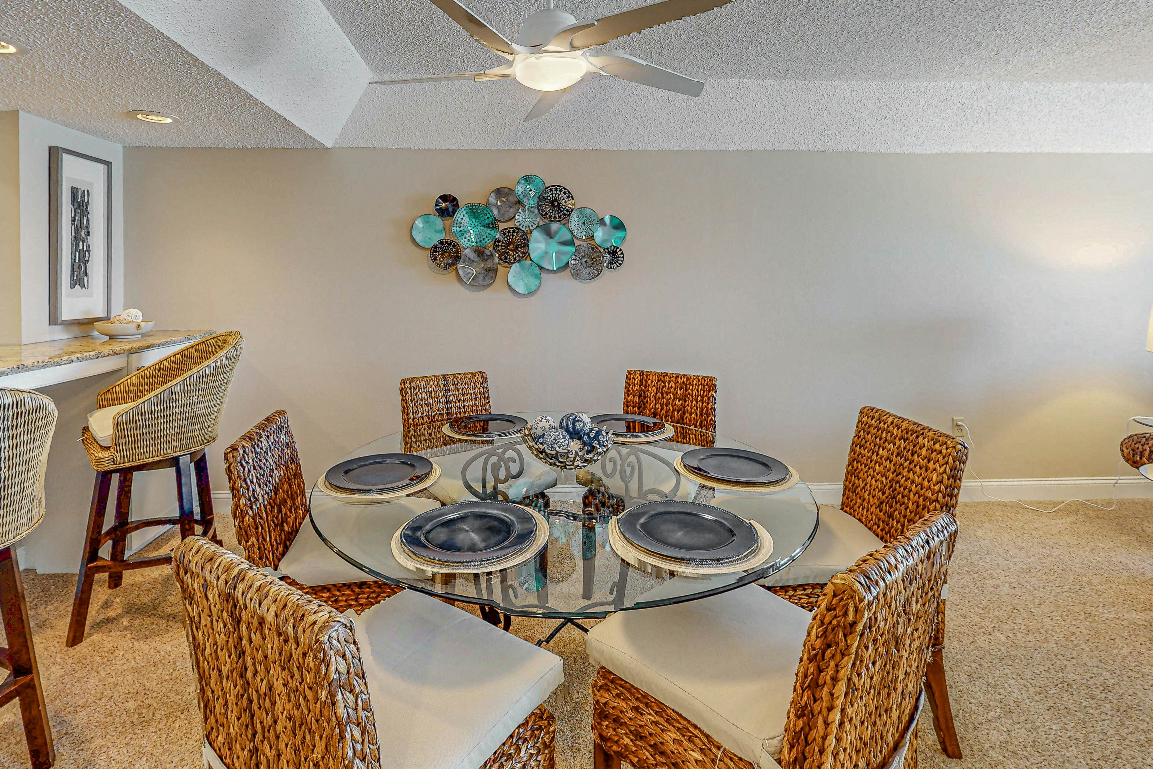 Chic and comfortable Gulf front condo, snowbird and dog friendly, pool, beaches