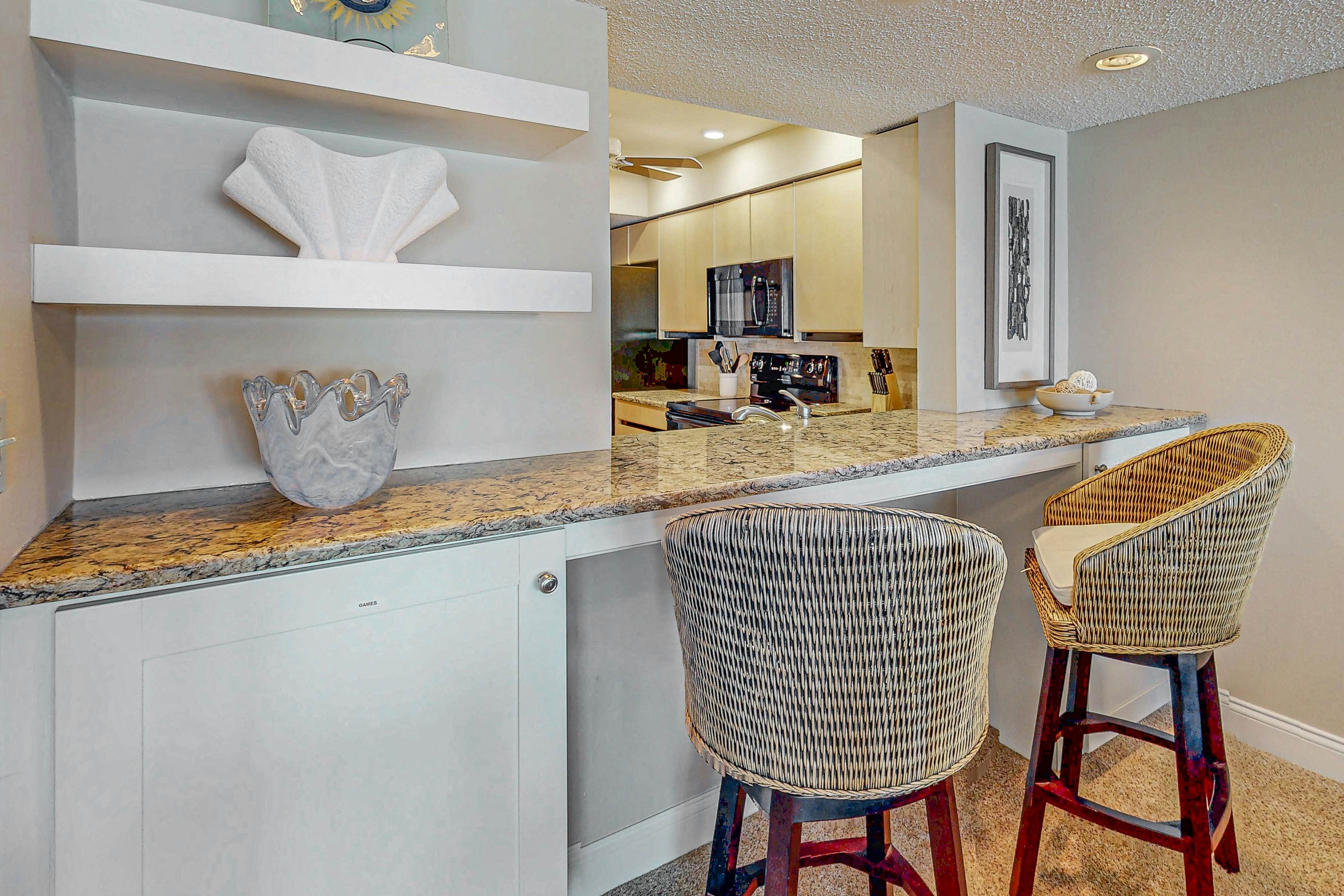 Chic and comfortable Gulf front condo, snowbird and dog friendly, pool, beaches
