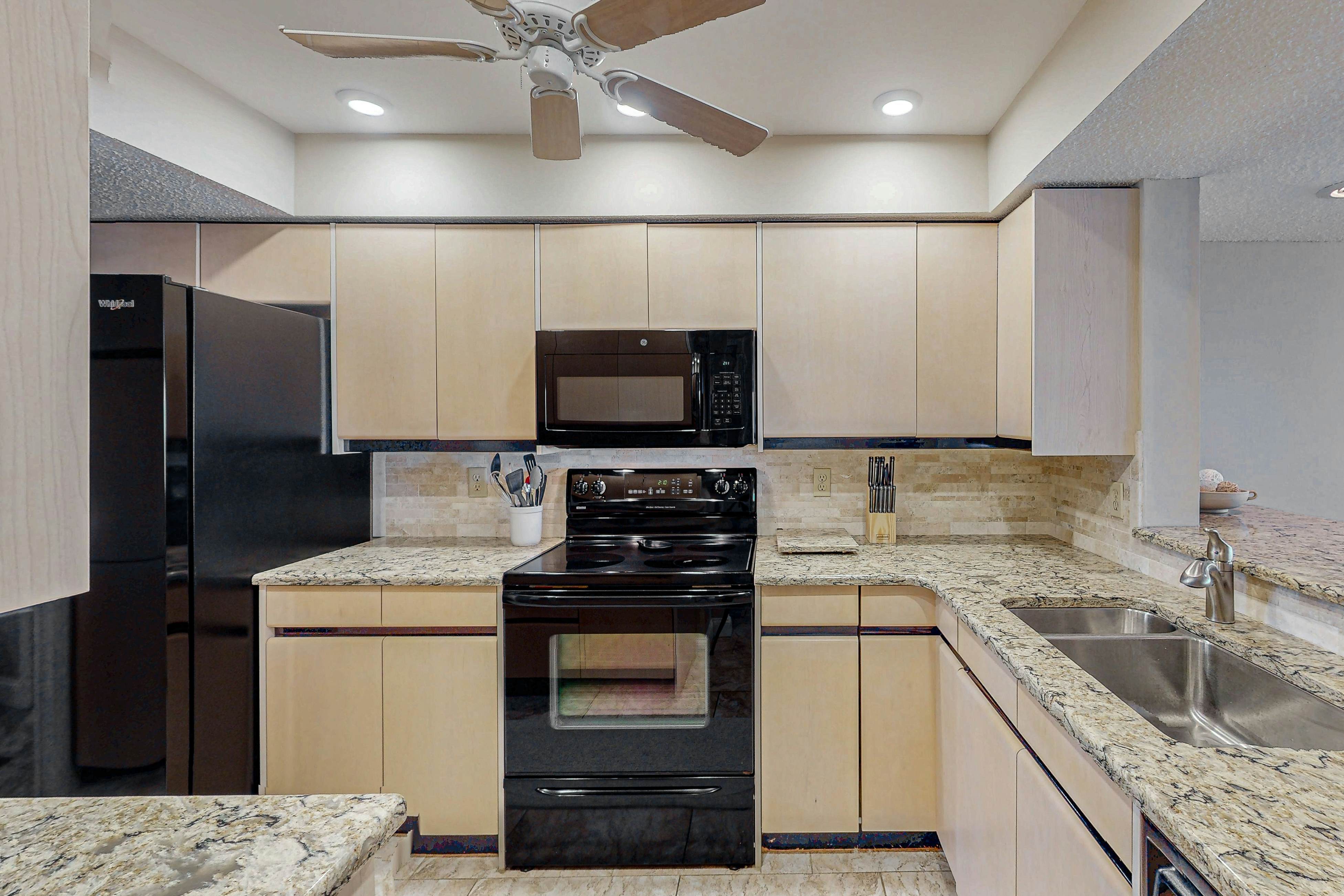 Chic and comfortable Gulf front condo, snowbird and dog friendly, pool, beaches