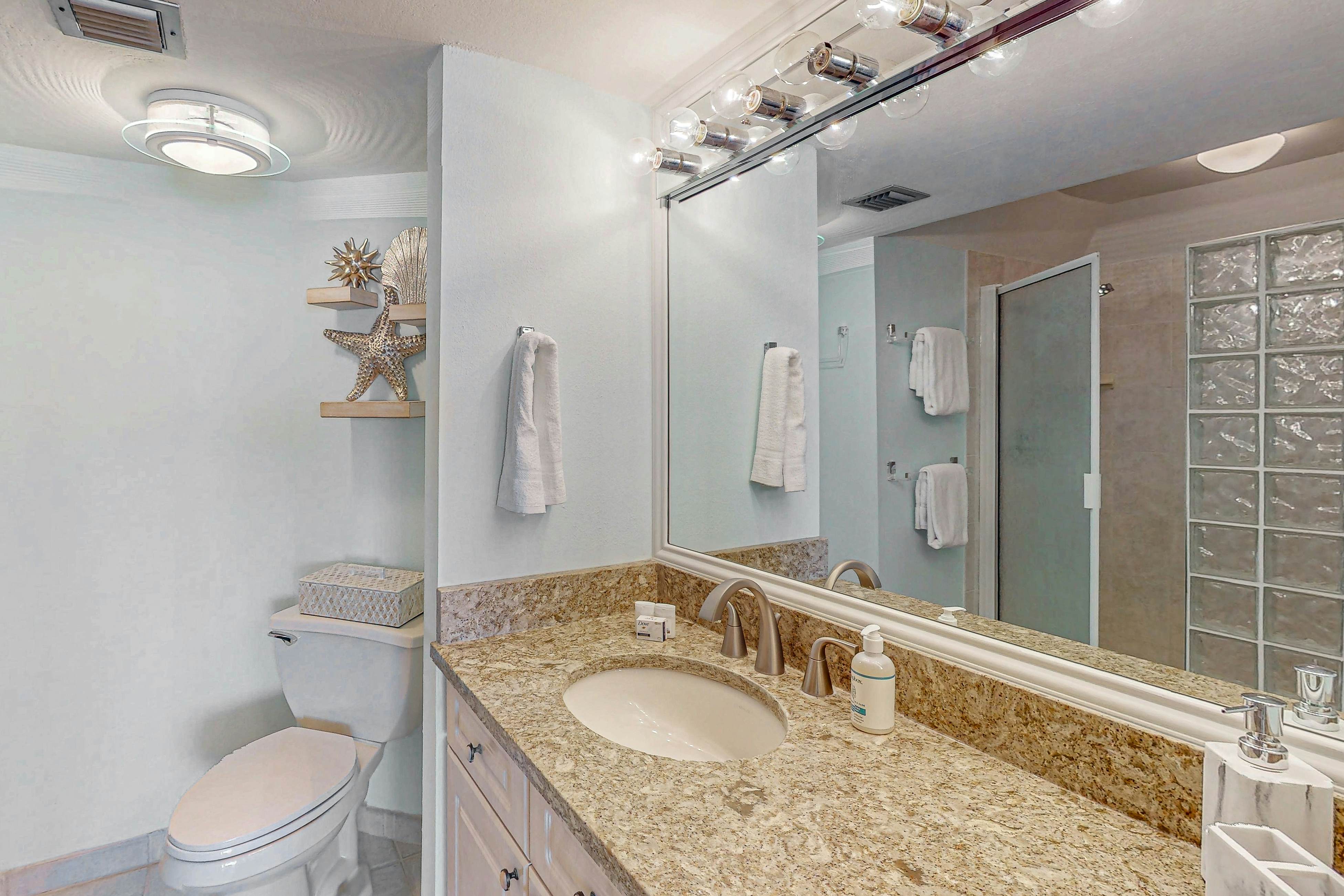 Chic and comfortable Gulf front condo, snowbird and dog friendly, pool, beaches