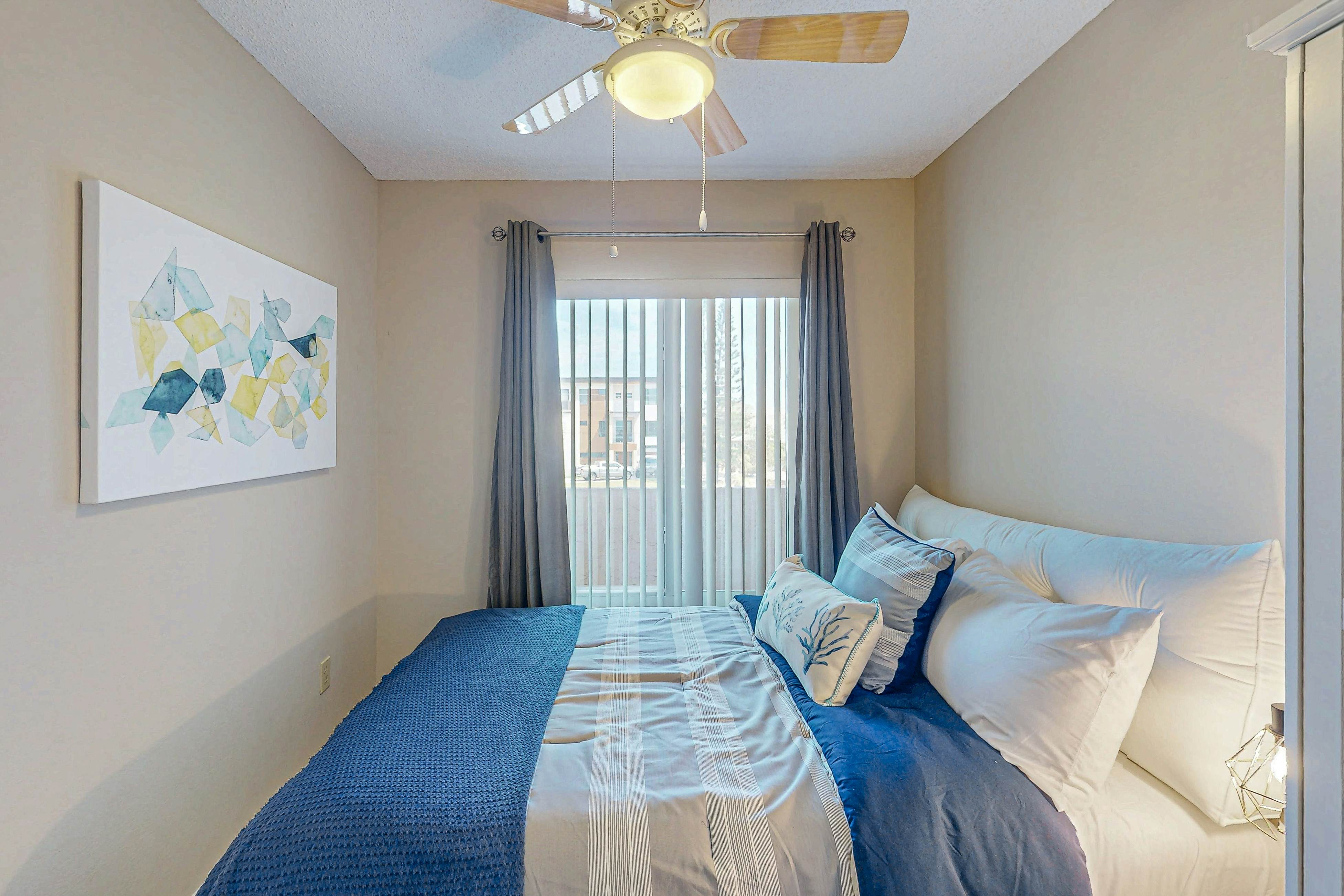 Chic and comfortable Gulf front condo, snowbird and dog friendly, pool, beaches