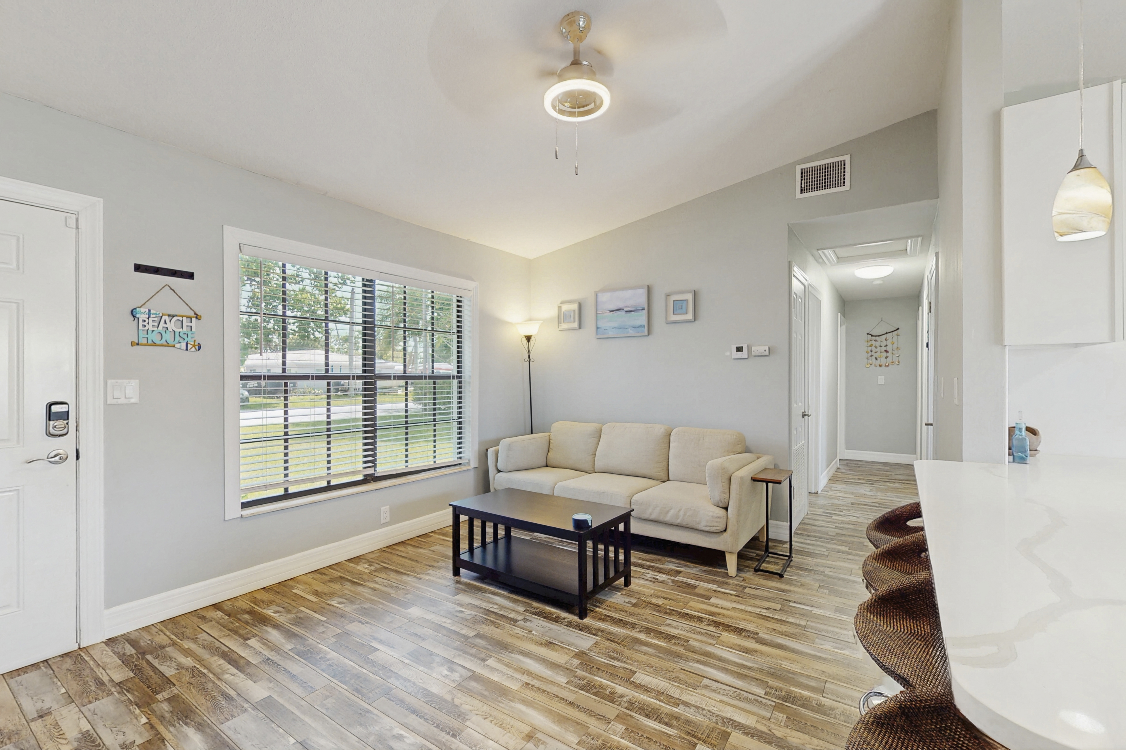 Dog friendly getaway with enclosed yard central AC and WD snowbirds OK