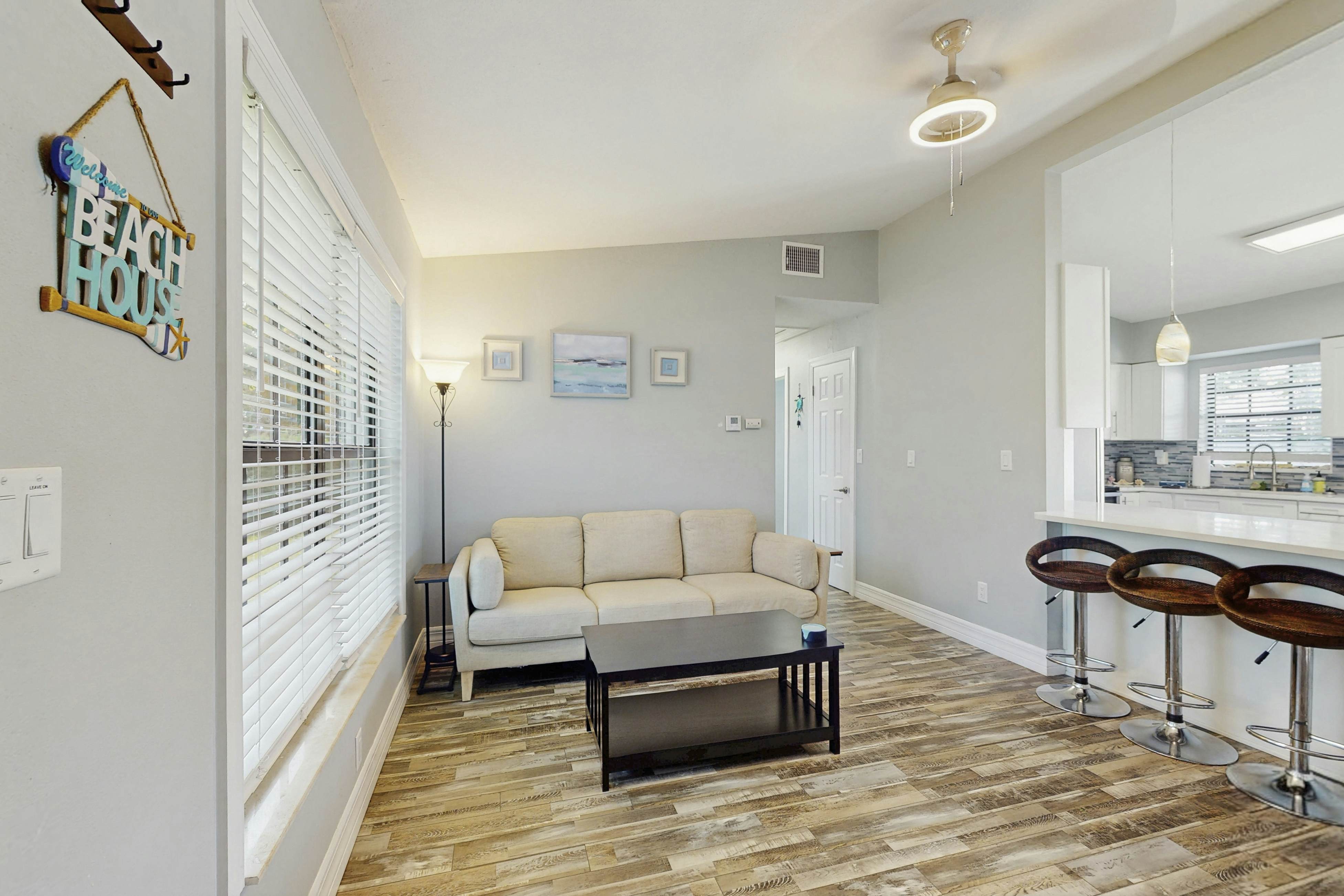 Dog-friendly getaway with enclosed yard, central AC, & W/D - snowbirds OK