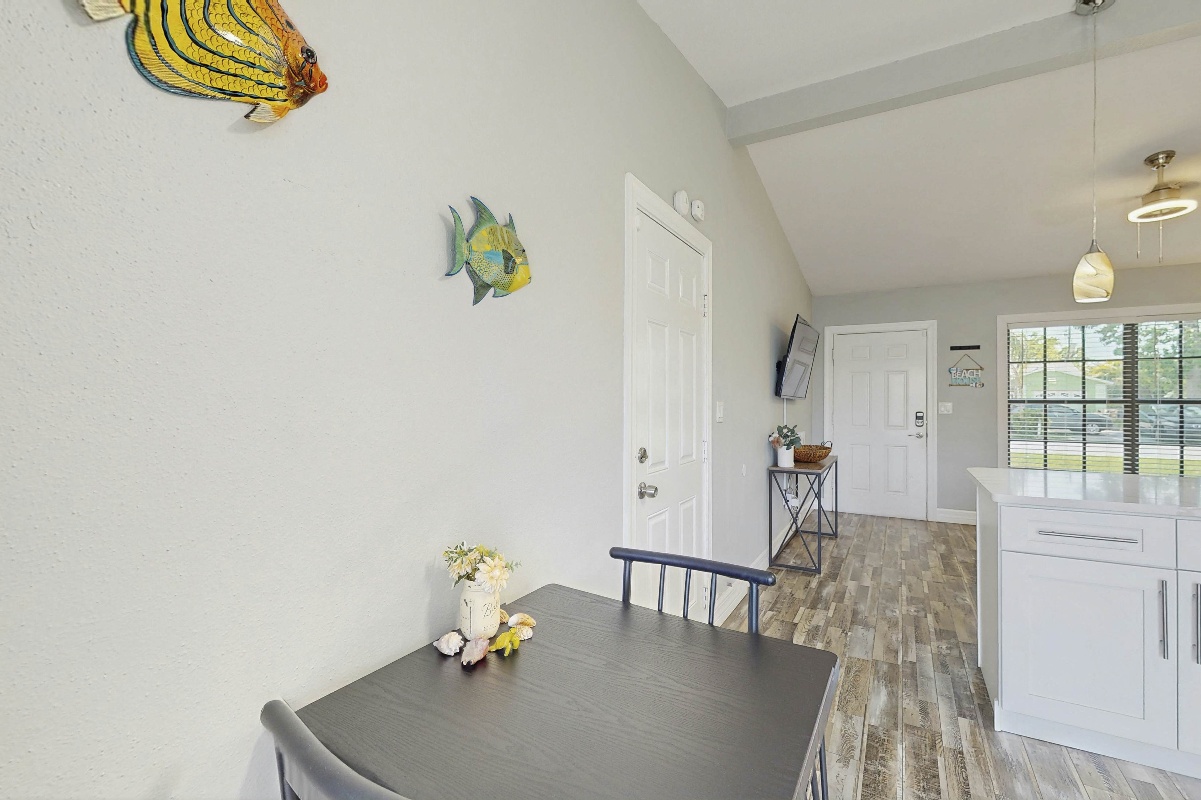 Dog-friendly getaway with enclosed yard, central AC, & W/D - snowbirds OK