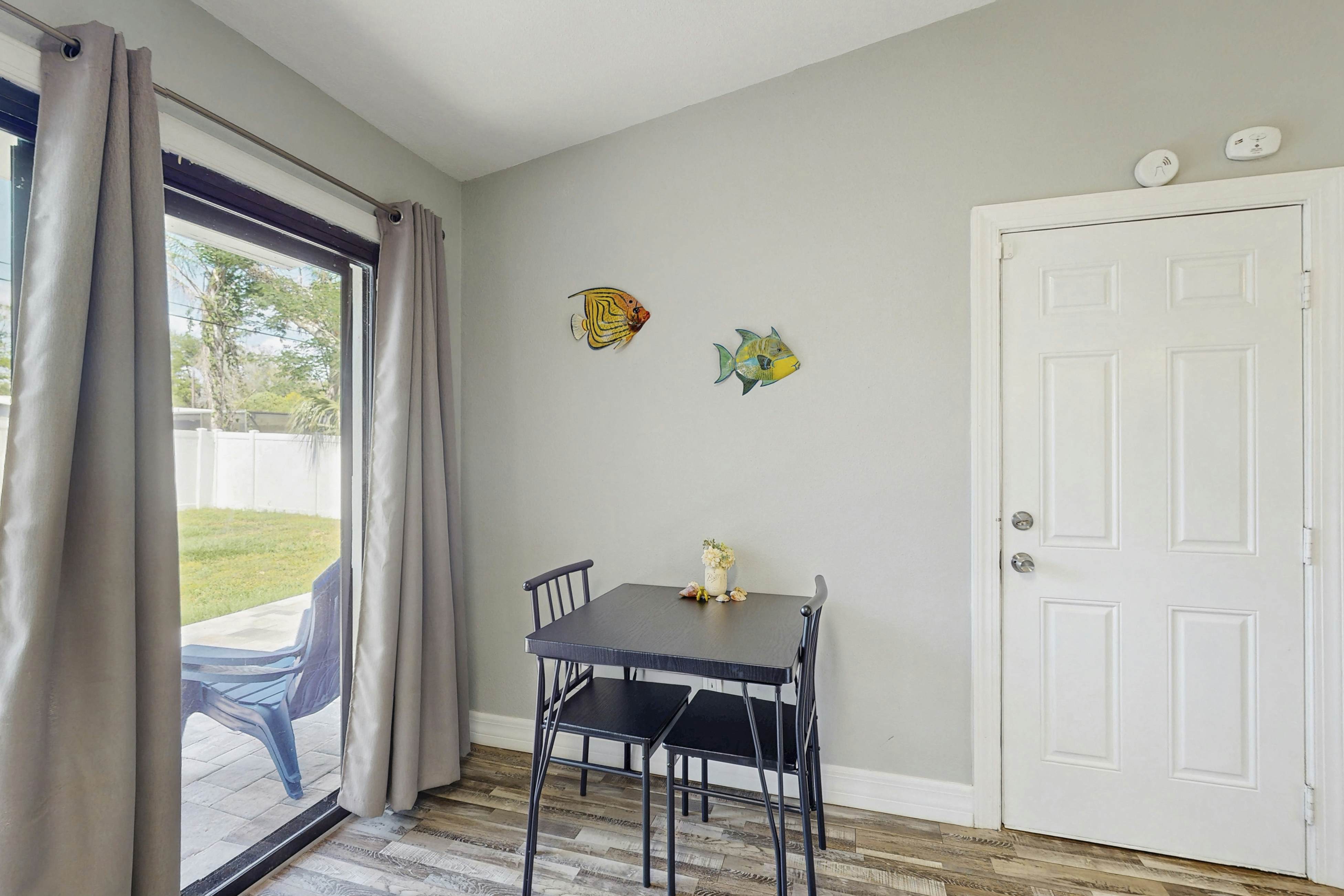 Dog-friendly getaway with enclosed yard, central AC, & W/D - snowbirds OK