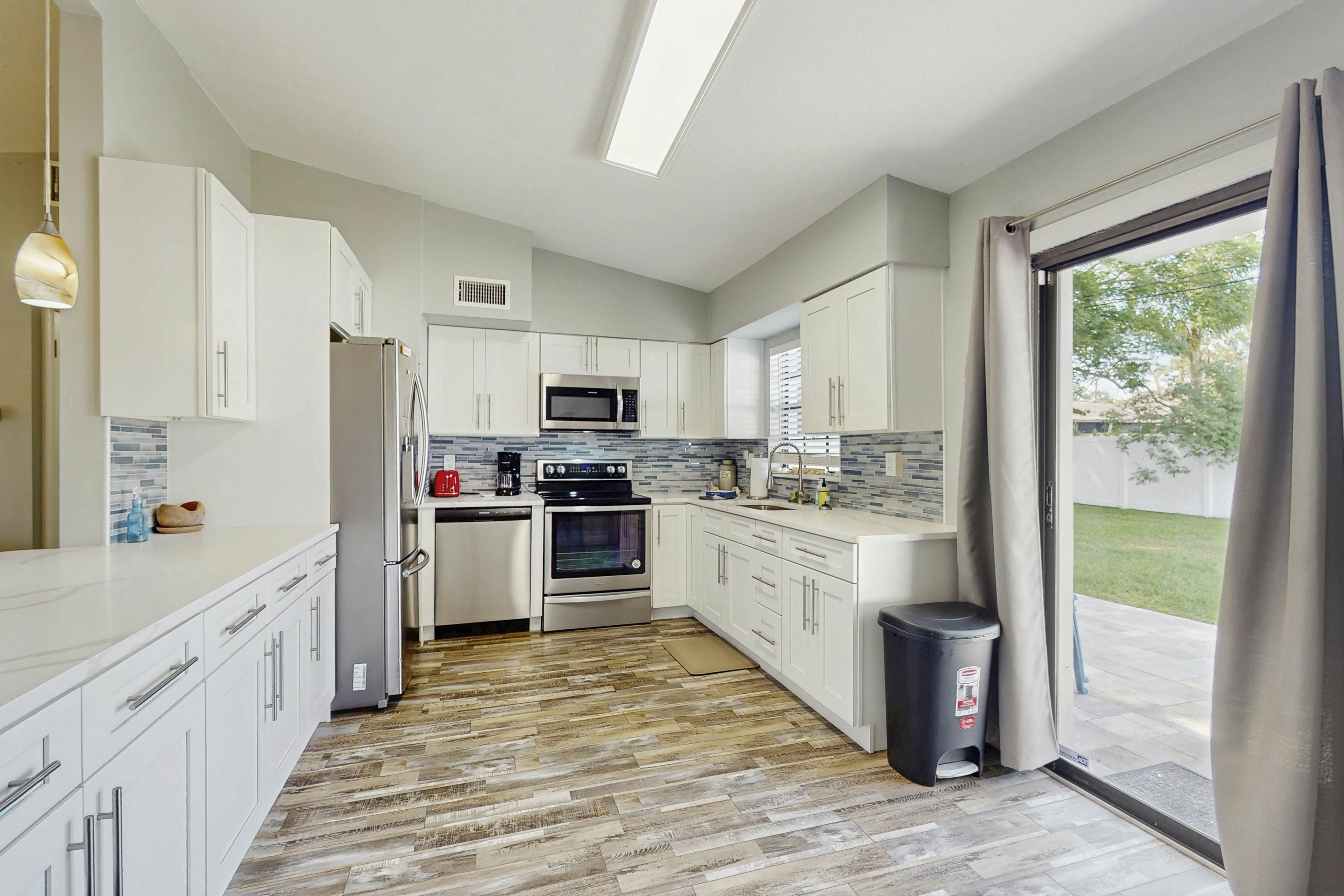 Dog-friendly getaway with enclosed yard, central AC, & W/D - snowbirds OK