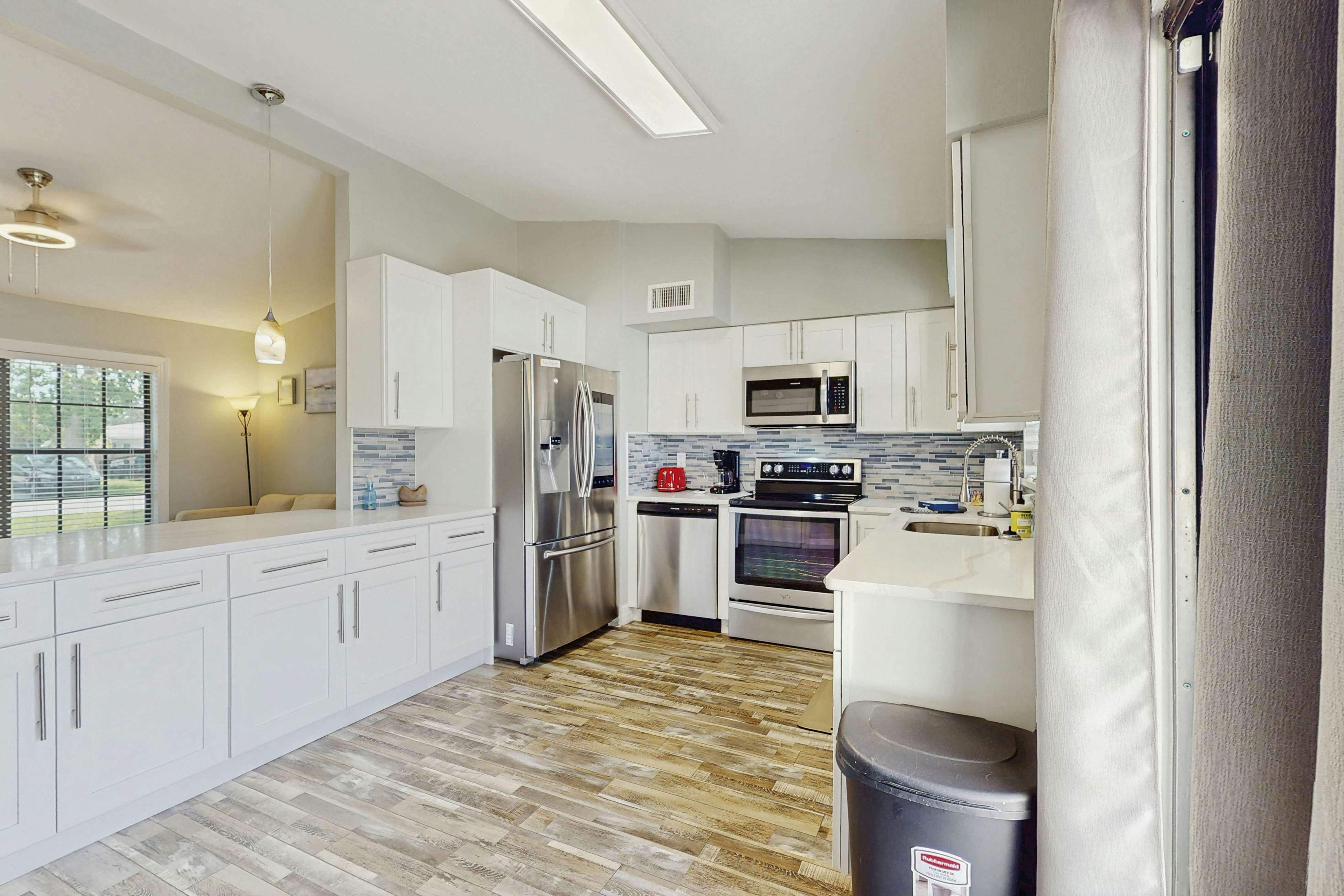 Dog-friendly getaway with enclosed yard, central AC, & W/D - snowbirds OK