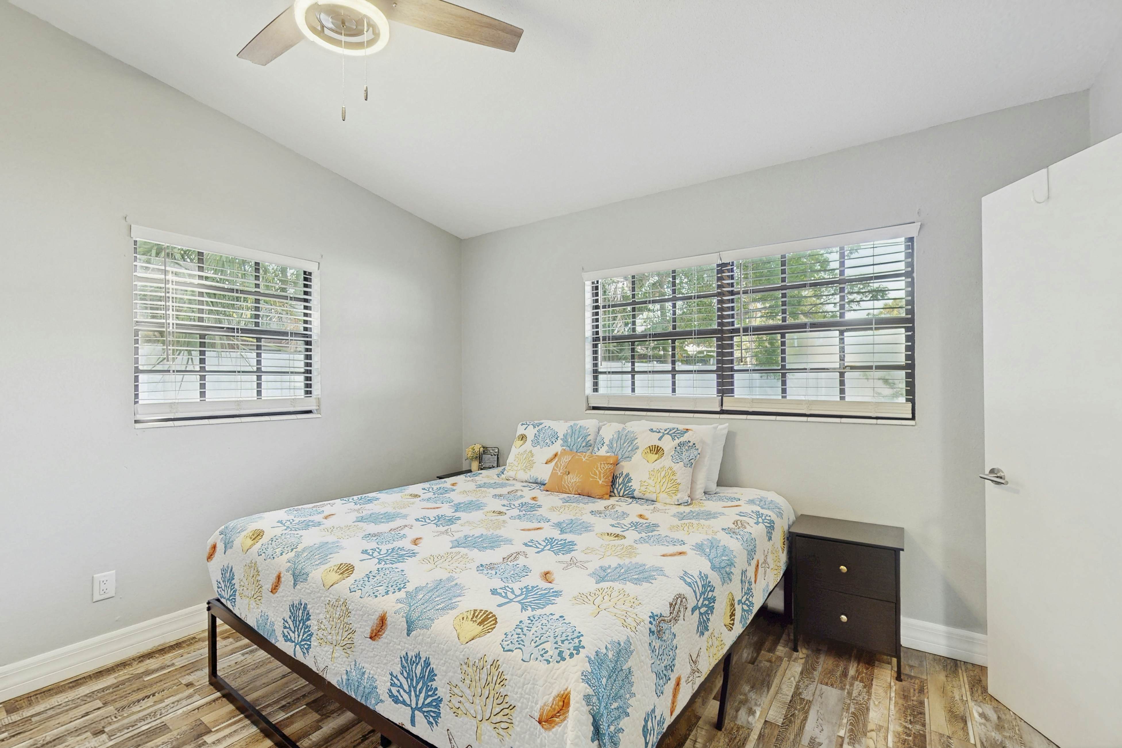 Dog-friendly getaway with enclosed yard, central AC, & W/D - snowbirds OK