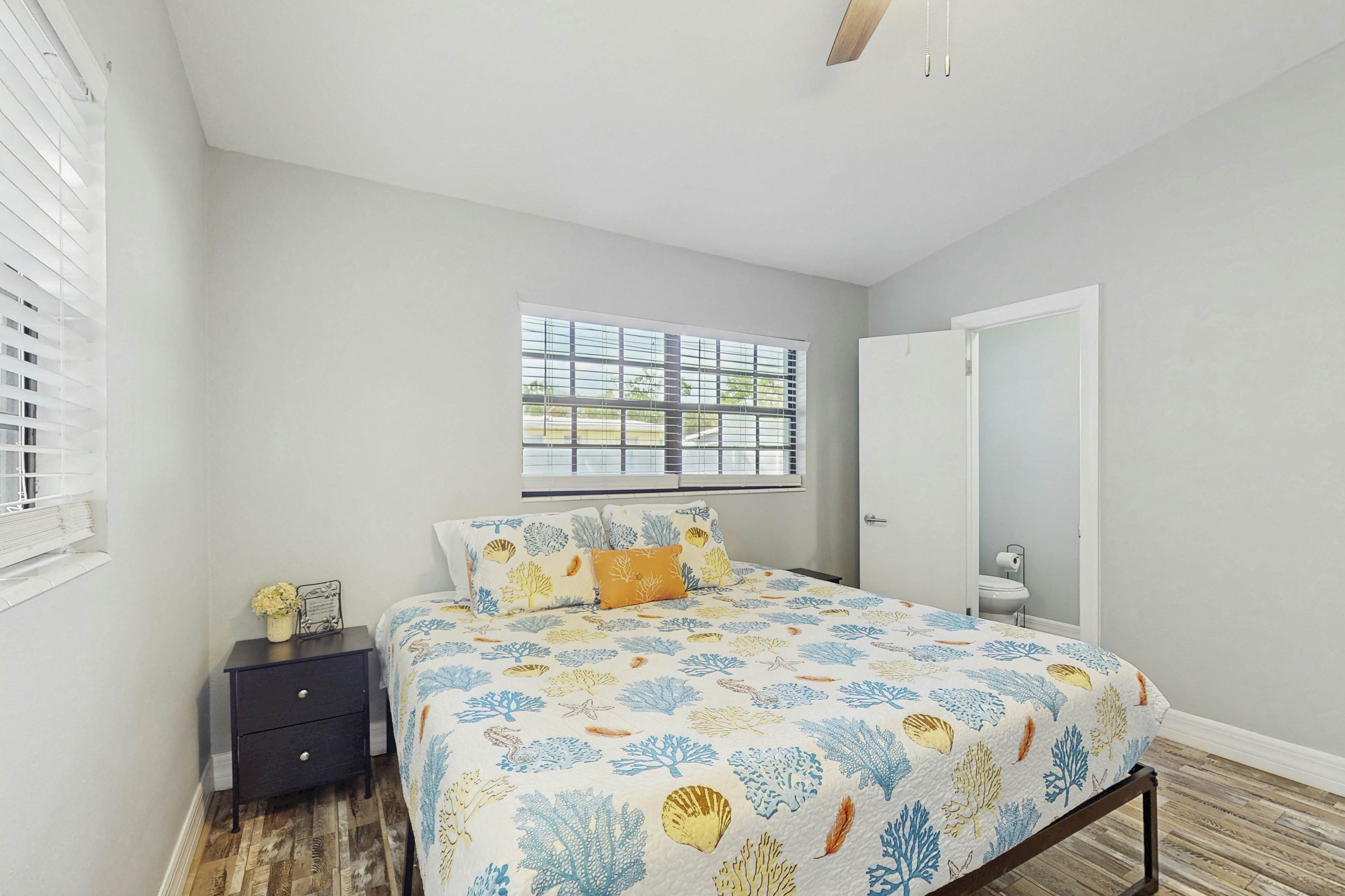 Dog-friendly getaway with enclosed yard, central AC, & W/D - snowbirds OK