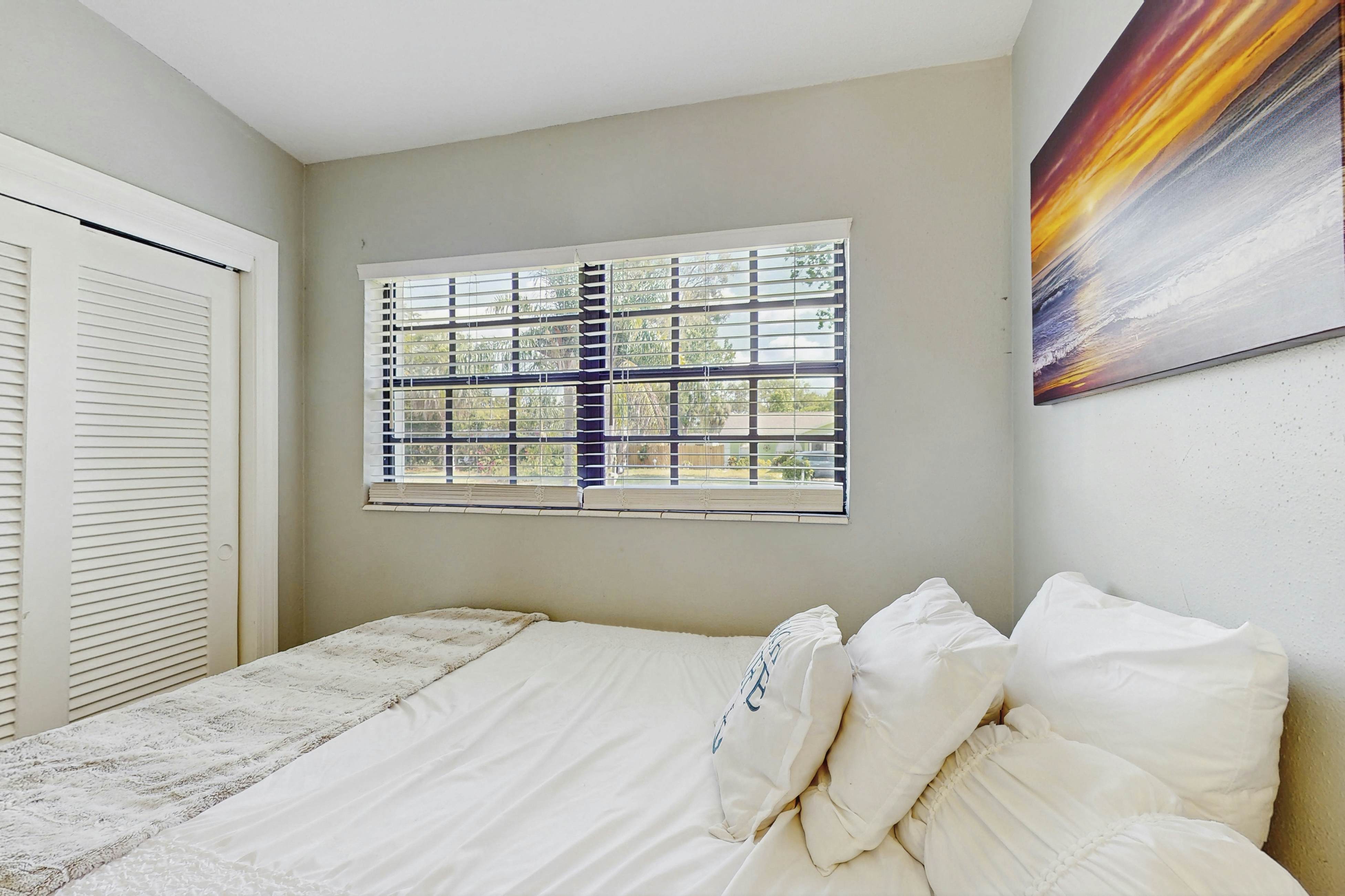 Dog-friendly getaway with enclosed yard, central AC, & W/D - snowbirds OK