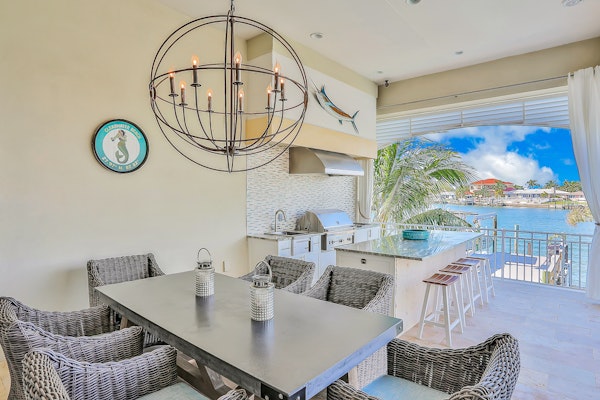 Exquisite Clearwater Retreat w Heated Pool Game Room Outdoor kitchen and Kayaks