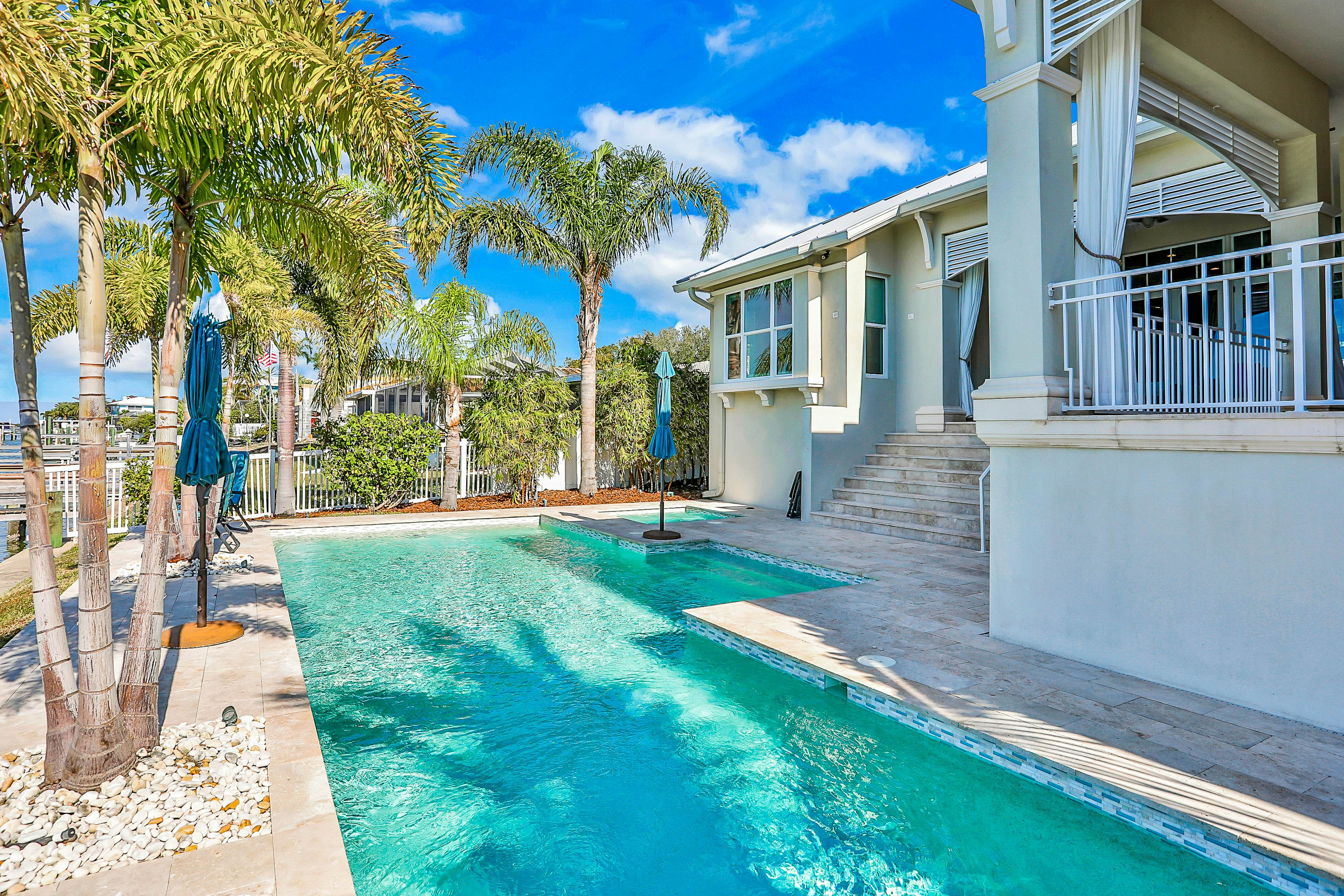 Exquisite Clearwater Retreat w/ Heated Pool, Game Room, Outdoor kitchen &Kayaks