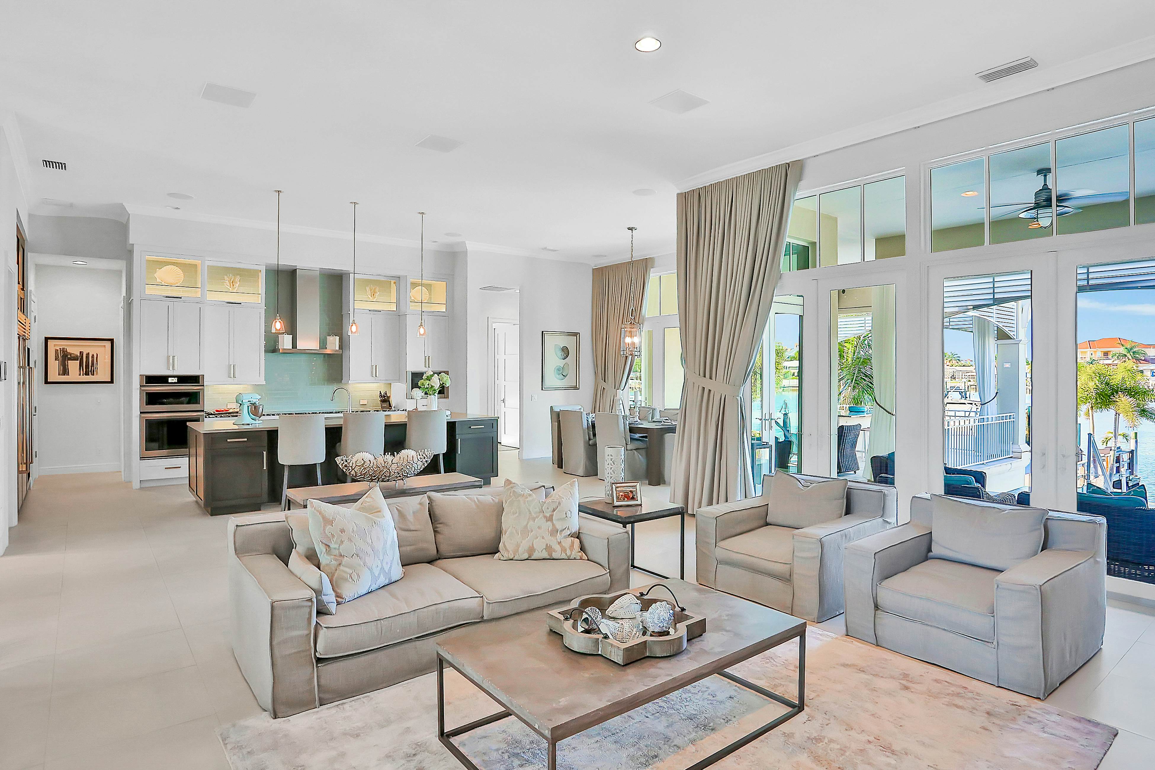 Exquisite Clearwater Retreat w/ Heated Pool, Game Room, Outdoor kitchen &Kayaks