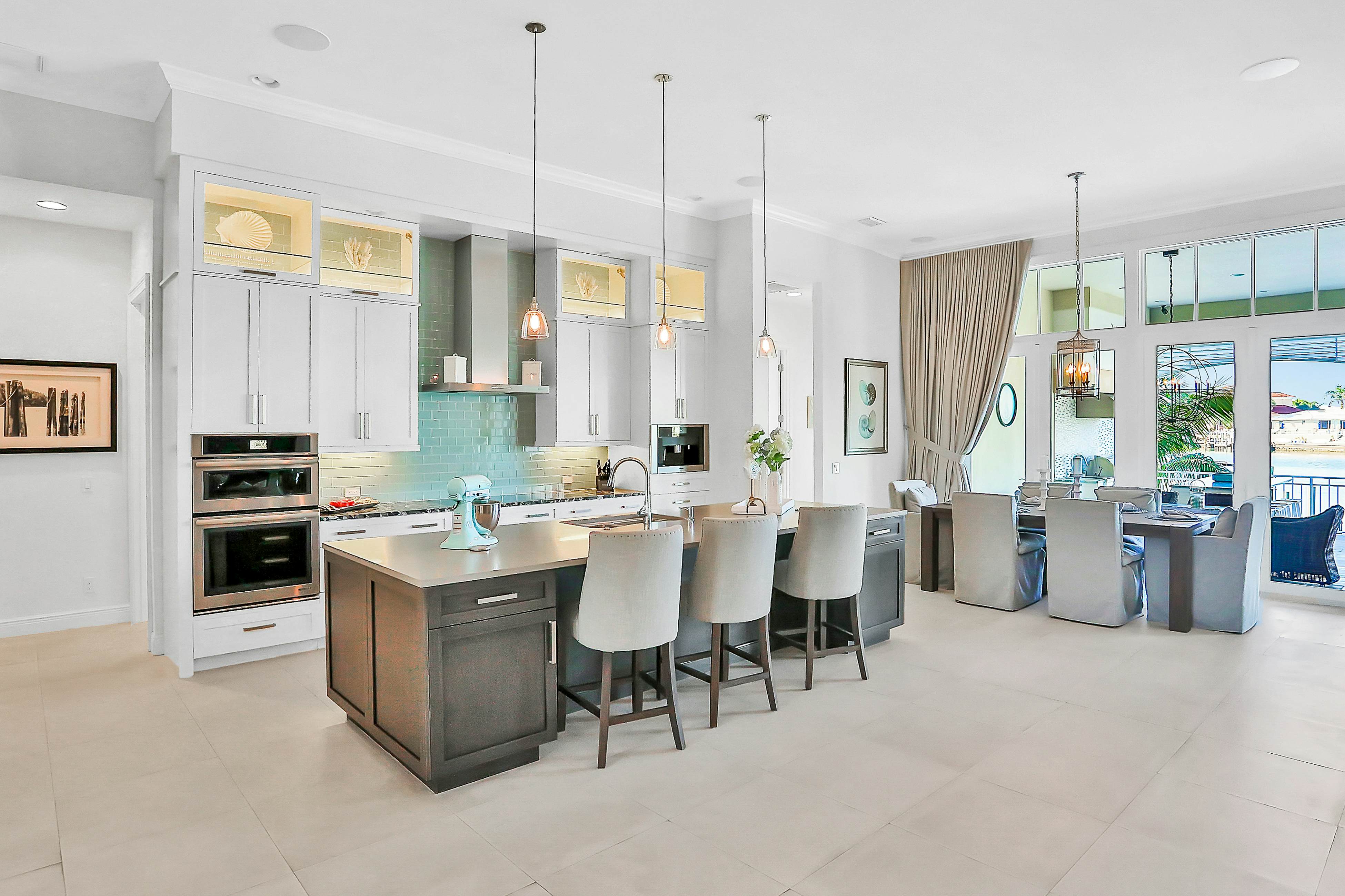 Exquisite Clearwater Retreat w/ Heated Pool, Game Room, Outdoor kitchen &Kayaks