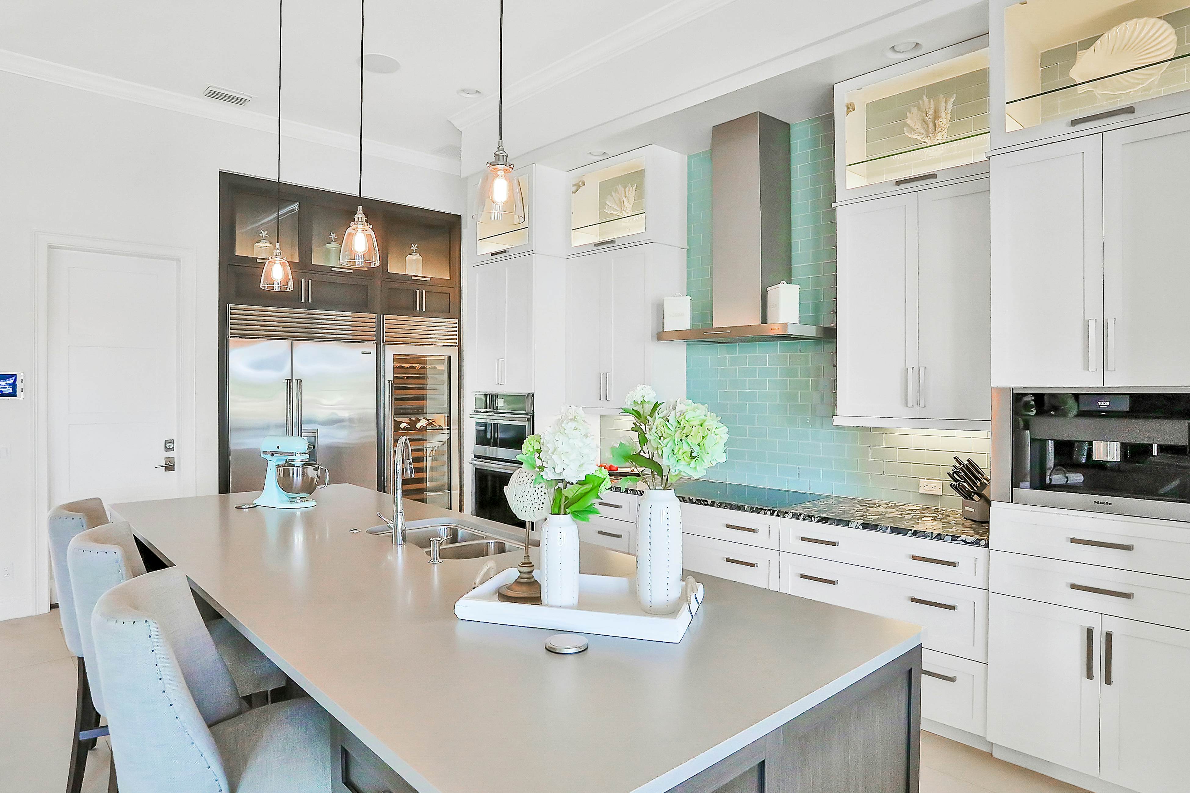 Exquisite Clearwater Retreat w/ Heated Pool, Game Room, Outdoor kitchen &Kayaks