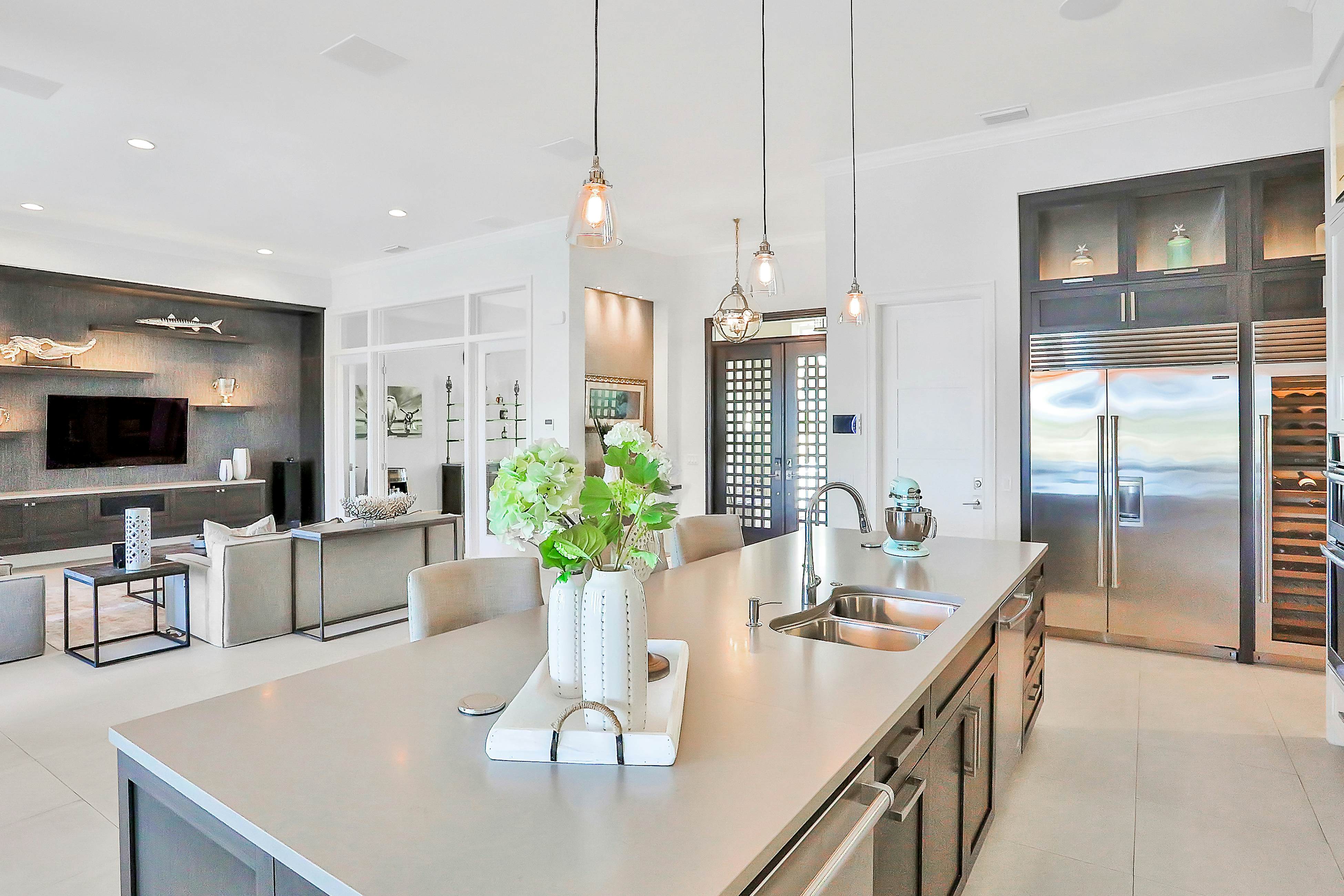 Exquisite Clearwater Retreat w/ Heated Pool, Game Room, Outdoor kitchen &Kayaks