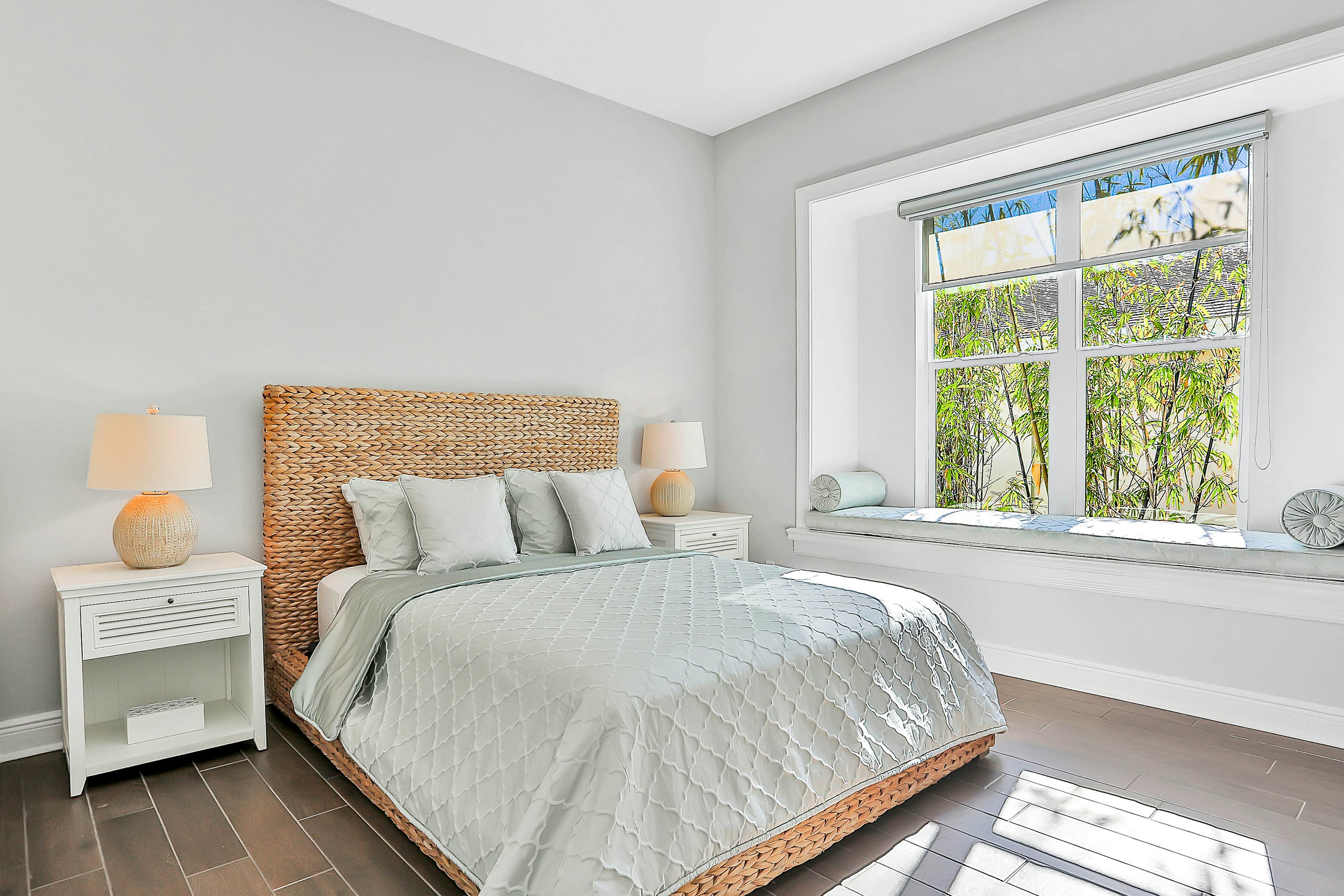 Exquisite Clearwater Retreat w/ Heated Pool, Game Room, Outdoor kitchen &Kayaks