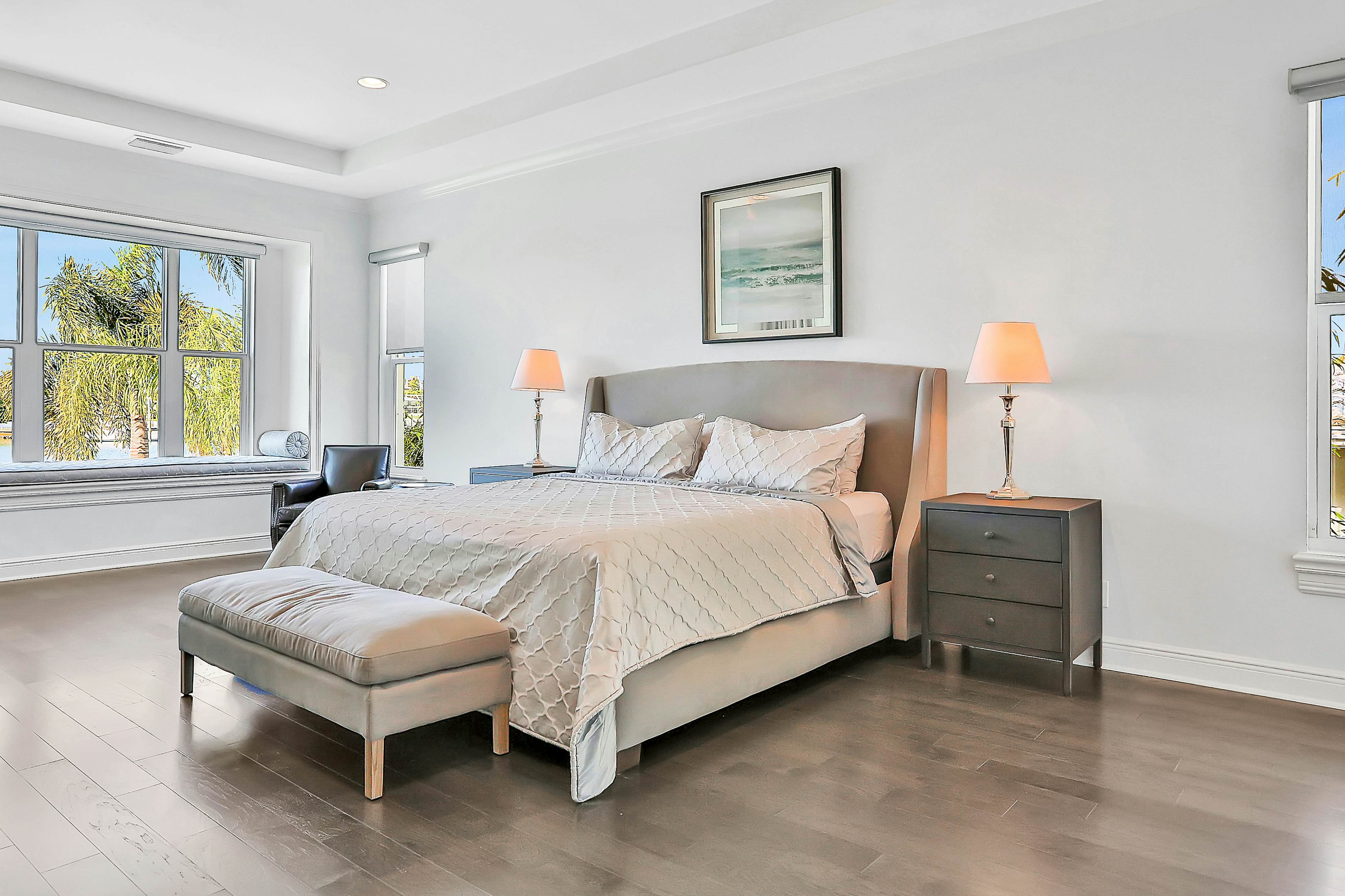 Exquisite Clearwater Retreat w/ Heated Pool, Game Room, Outdoor kitchen &Kayaks