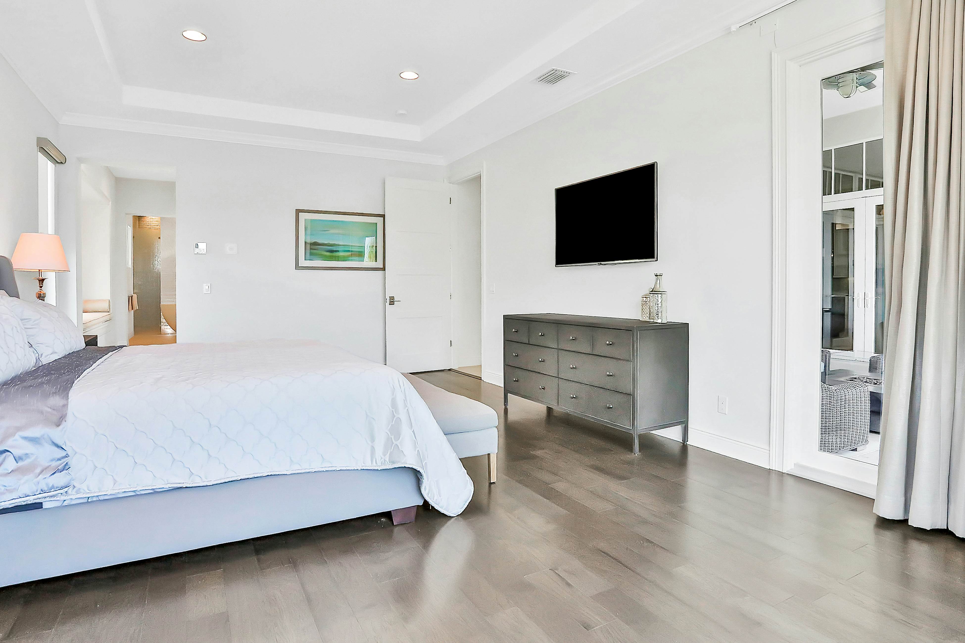 Exquisite Clearwater Retreat w/ Heated Pool, Game Room, Outdoor kitchen &Kayaks