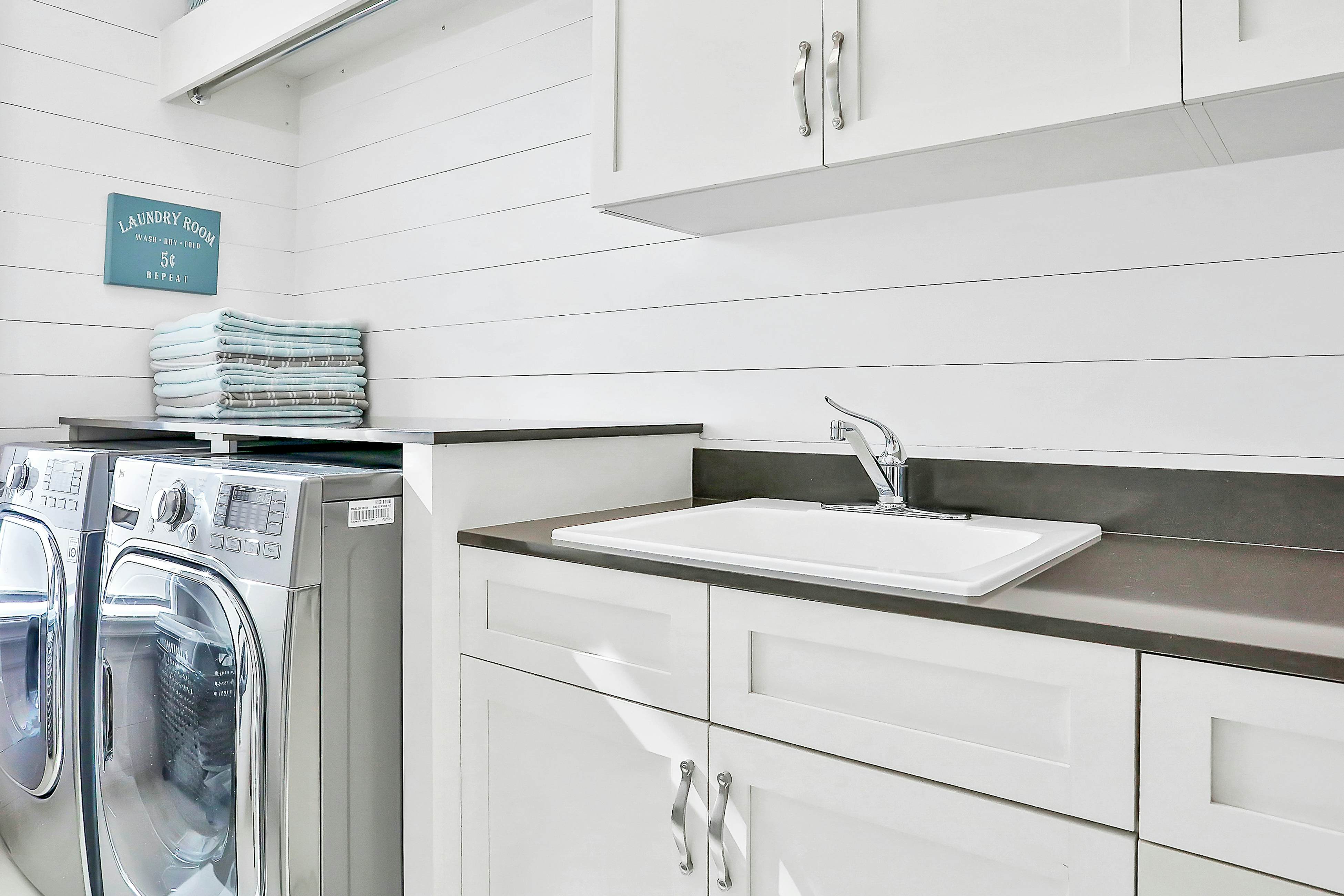 Exquisite Clearwater Retreat w/ Heated Pool, Game Room, Outdoor kitchen &Kayaks