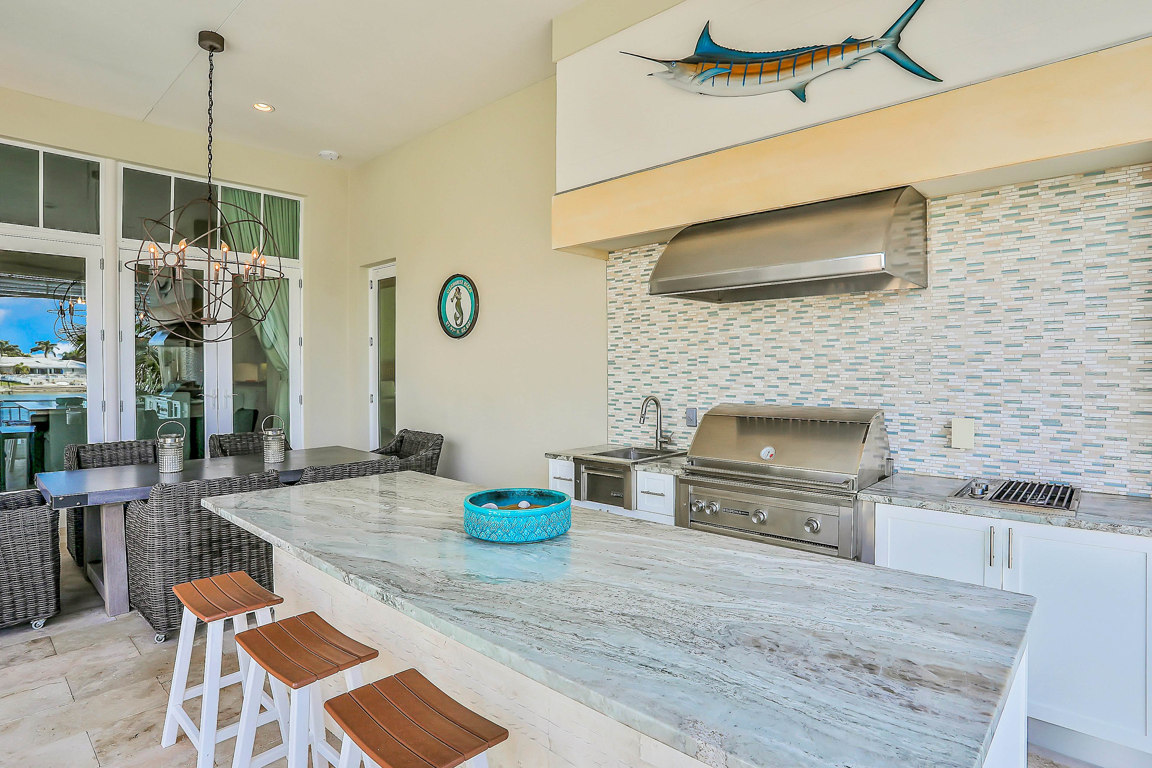 Exquisite Clearwater Retreat w/ Heated Pool, Game Room, Outdoor kitchen &Kayaks