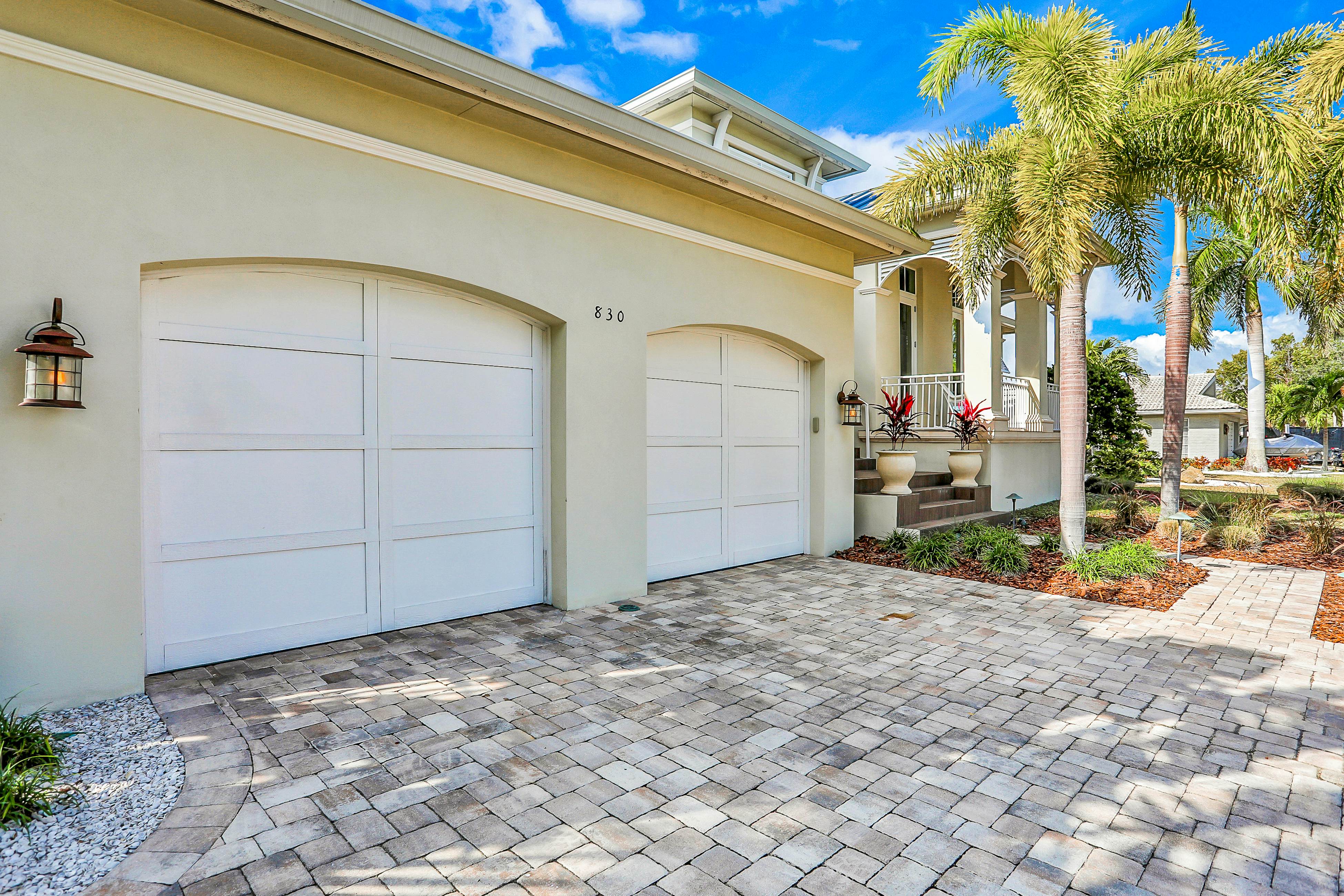 Exquisite Clearwater Retreat w/ Heated Pool, Game Room, Outdoor kitchen &Kayaks