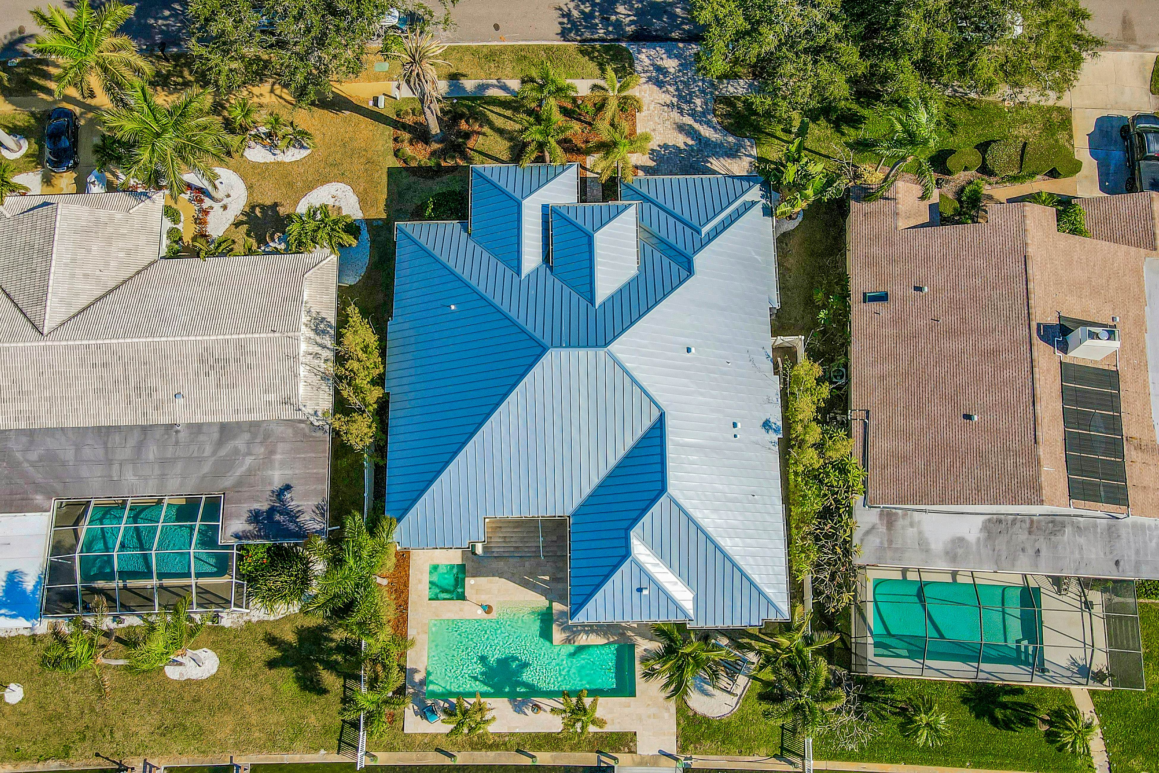 Exquisite Clearwater Retreat w/ Heated Pool, Game Room, Outdoor kitchen &Kayaks