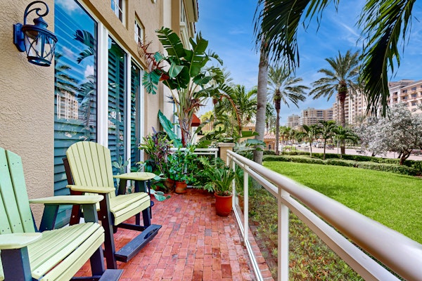 Spacious townhome in prime location w patio heated pool hot tub pool spa gym