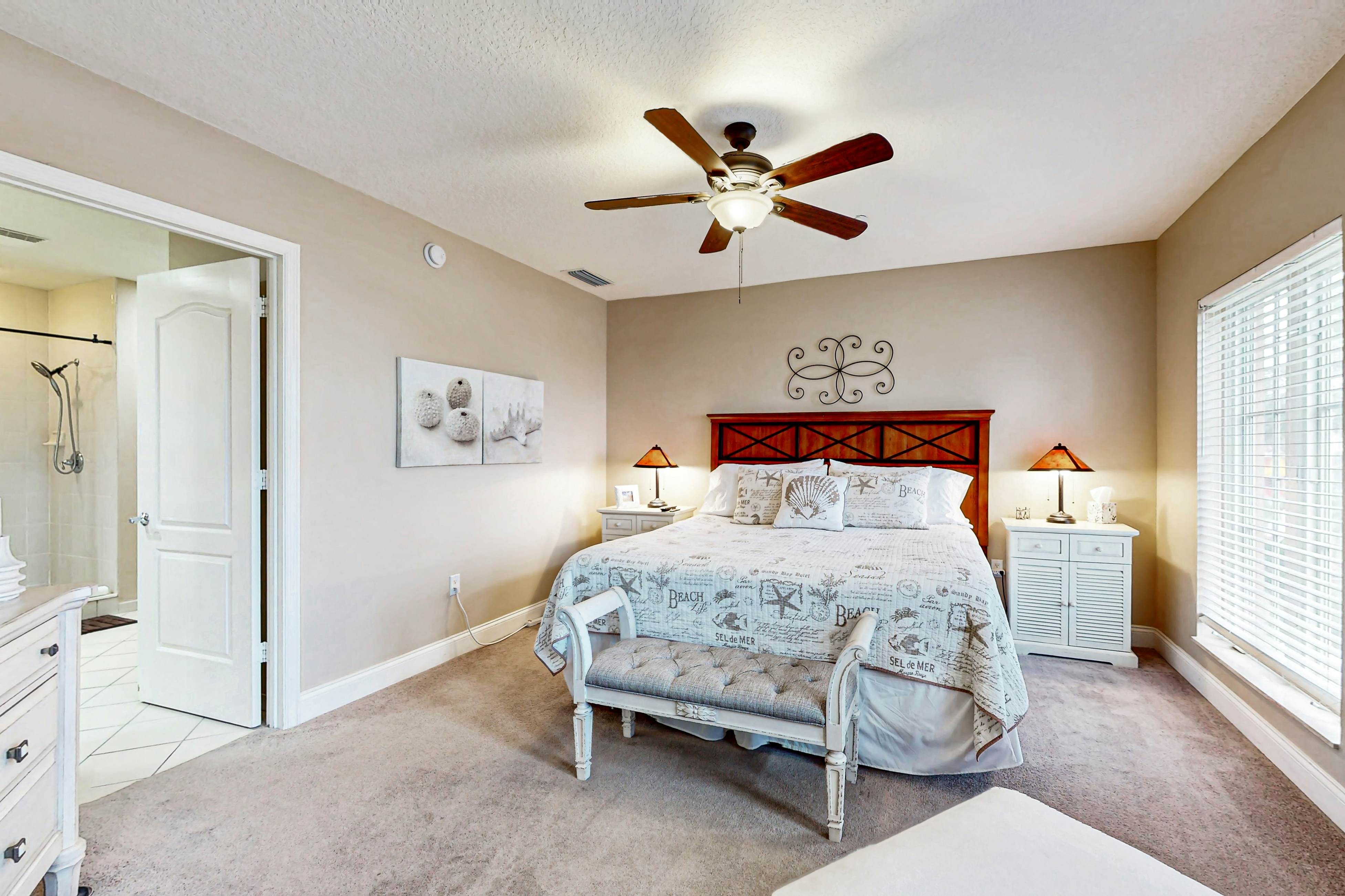 Spacious townhome in prime location w/patio, heated pool, hot tub, pool spa, gym