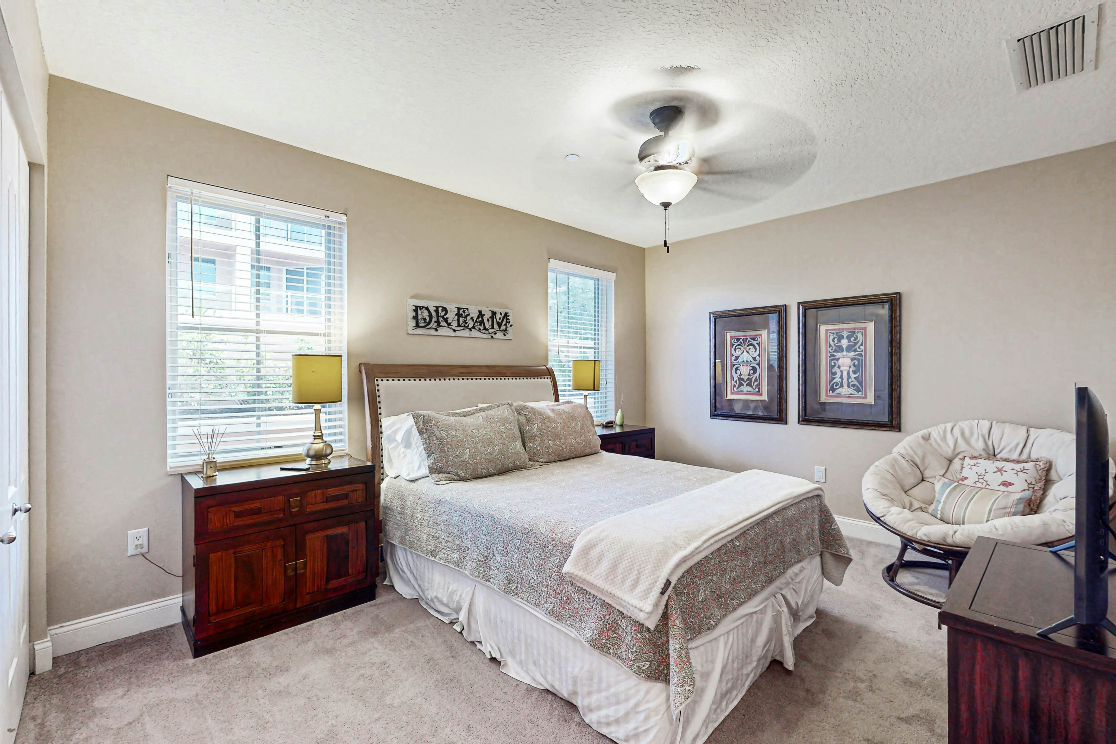 Spacious townhome in prime location w/patio, heated pool, hot tub, pool spa, gym