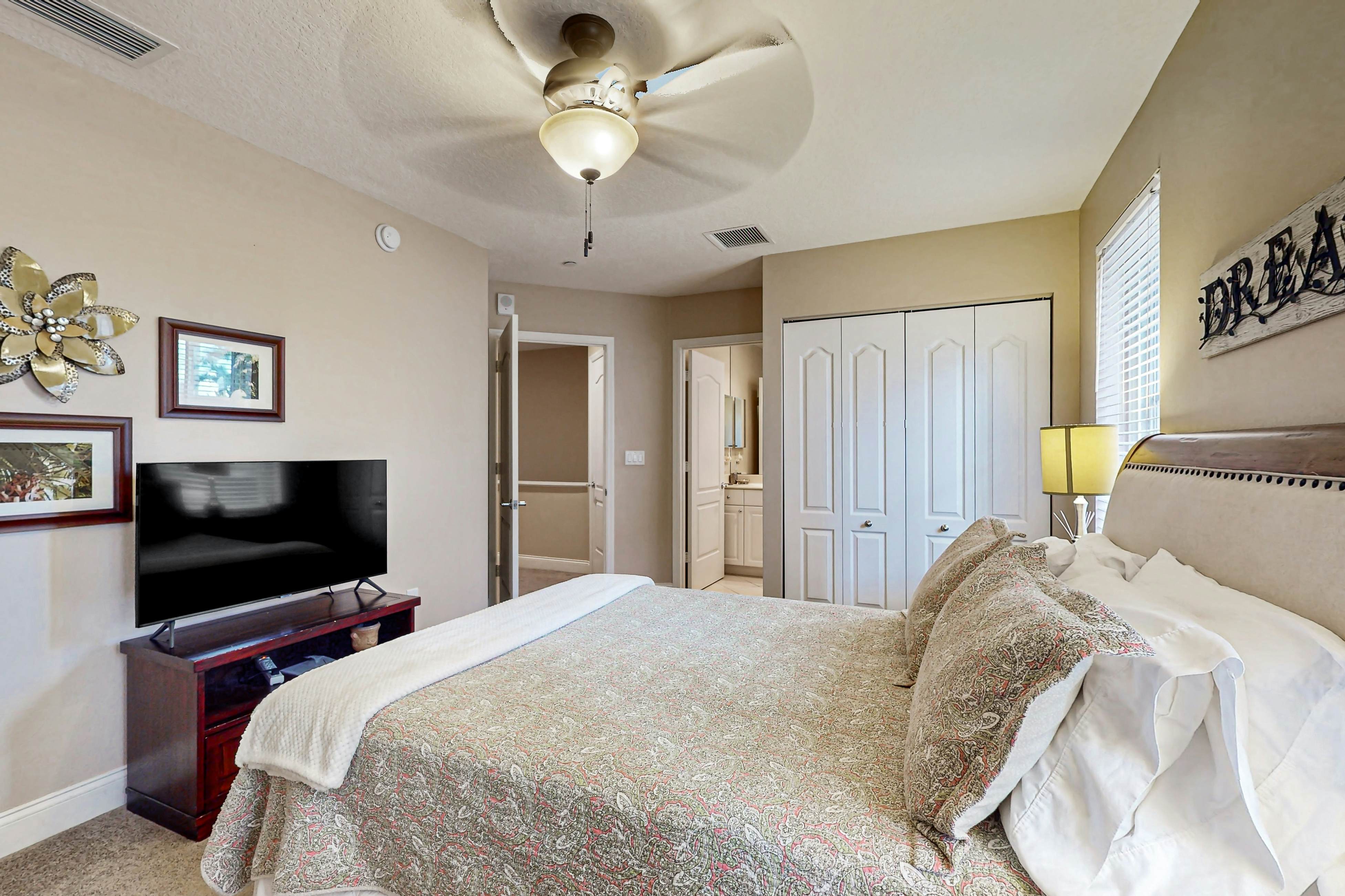 Spacious townhome in prime location w/patio, heated pool, hot tub, pool spa, gym