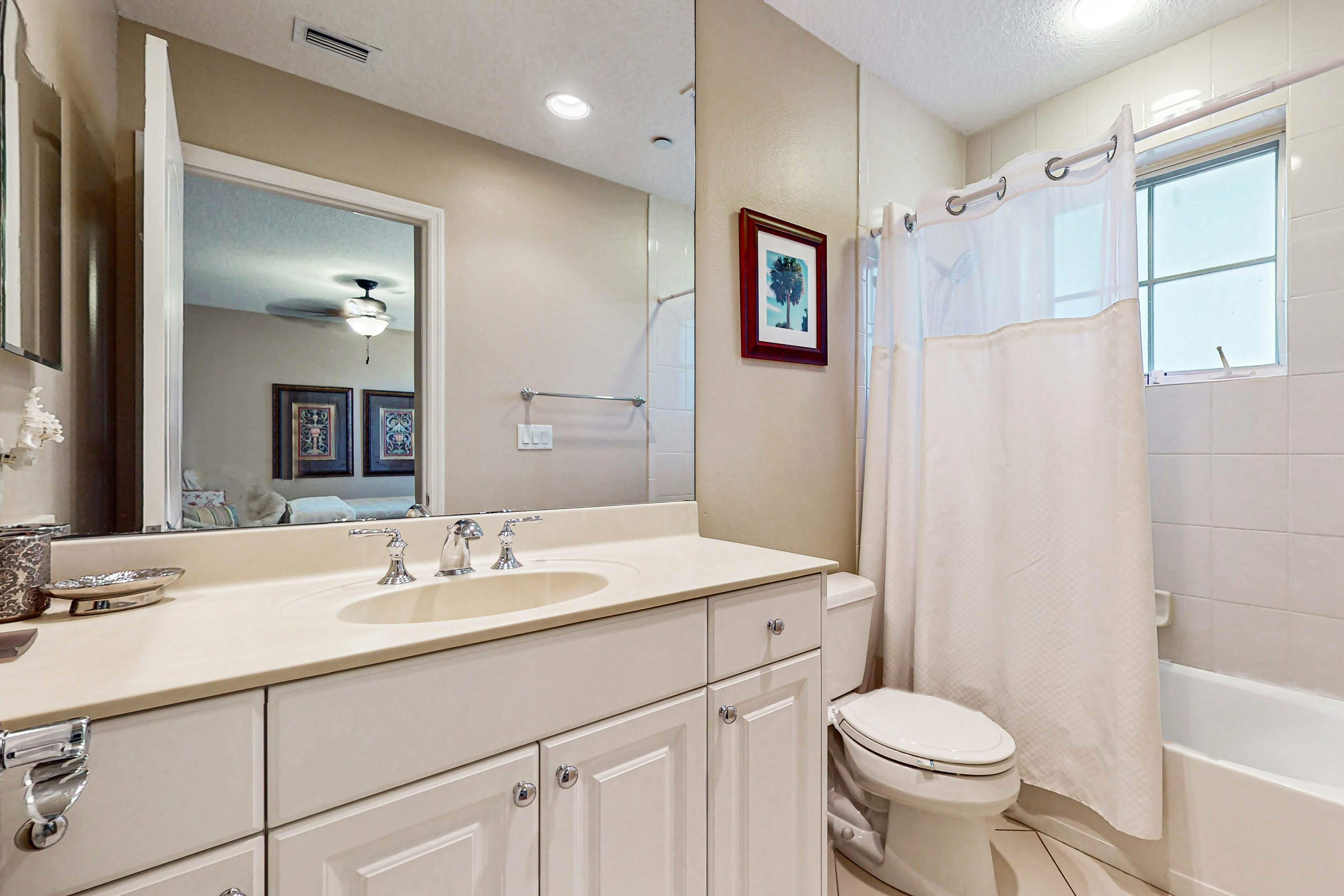 Spacious townhome in prime location w/patio, heated pool, hot tub, pool spa, gym