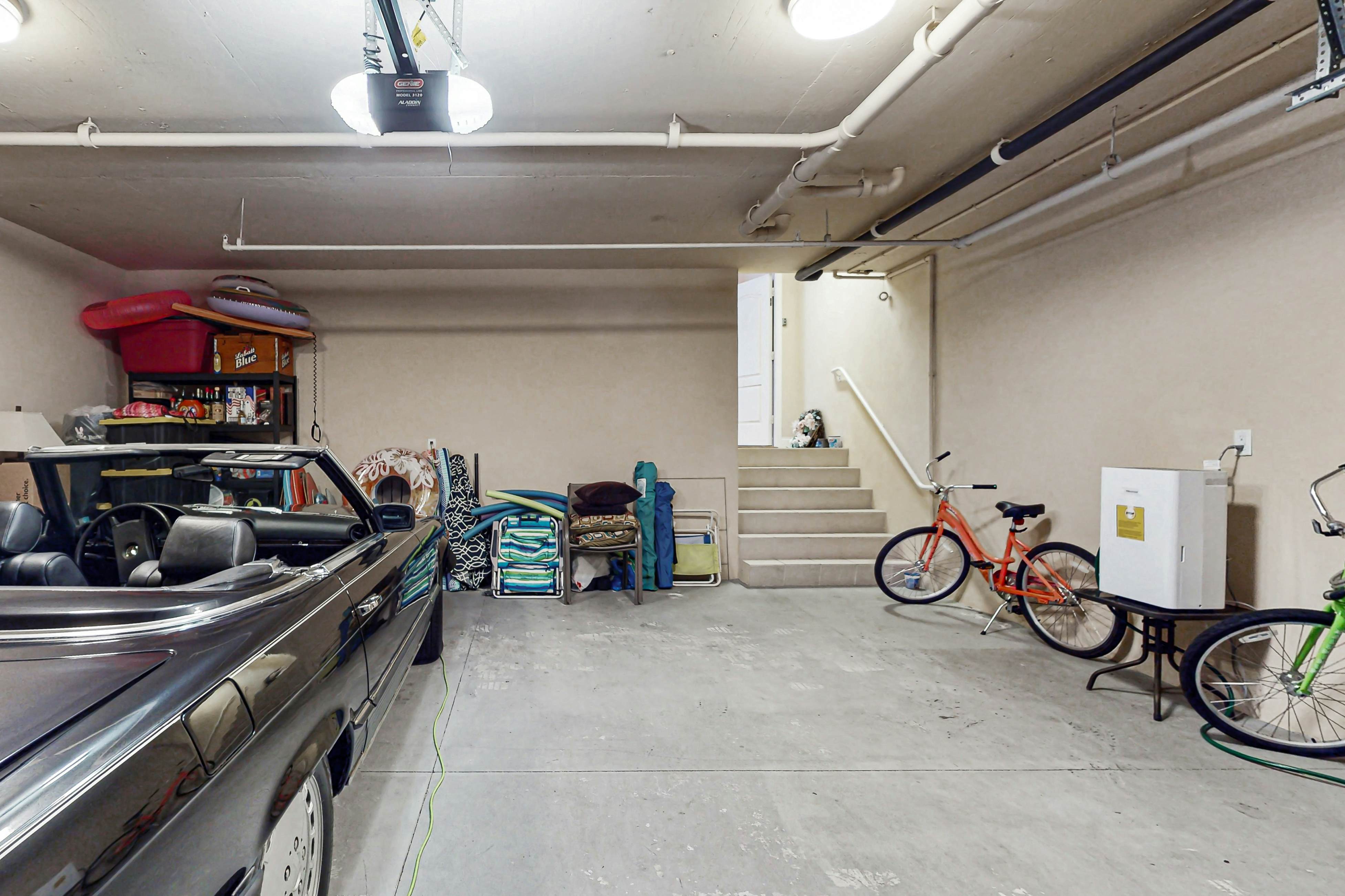 Spacious townhome in prime location w/patio, heated pool, hot tub, pool spa, gym