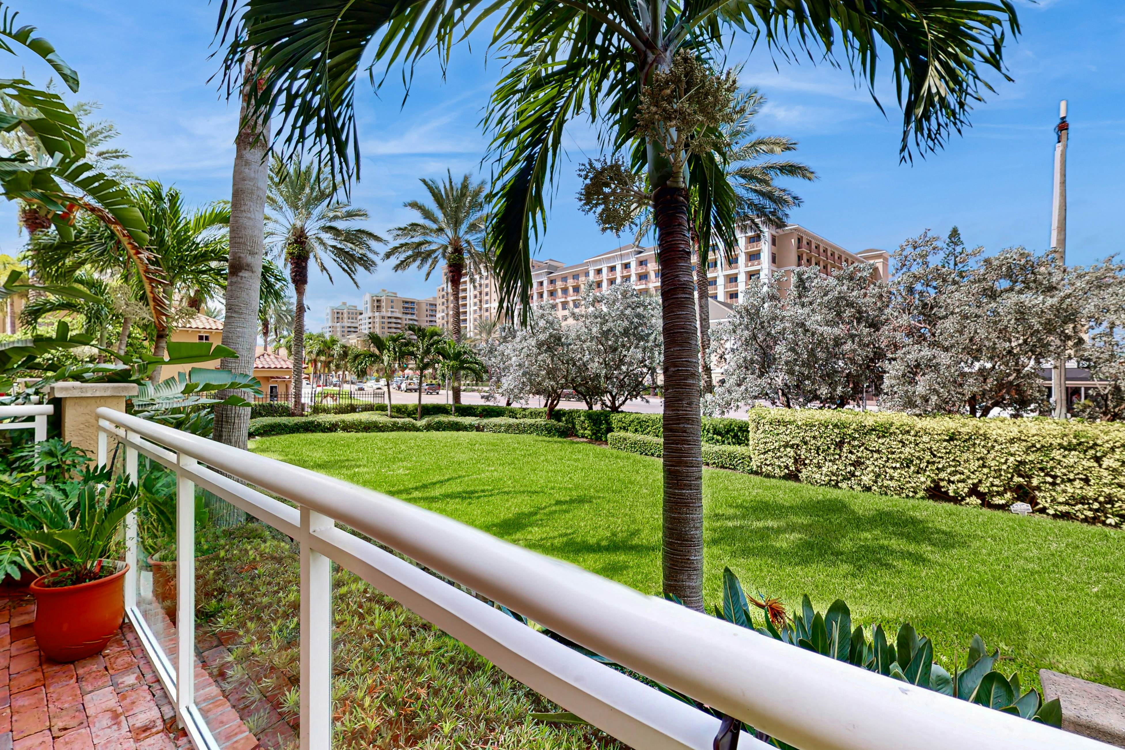 Spacious townhome in prime location w/patio, heated pool, hot tub, pool spa, gym