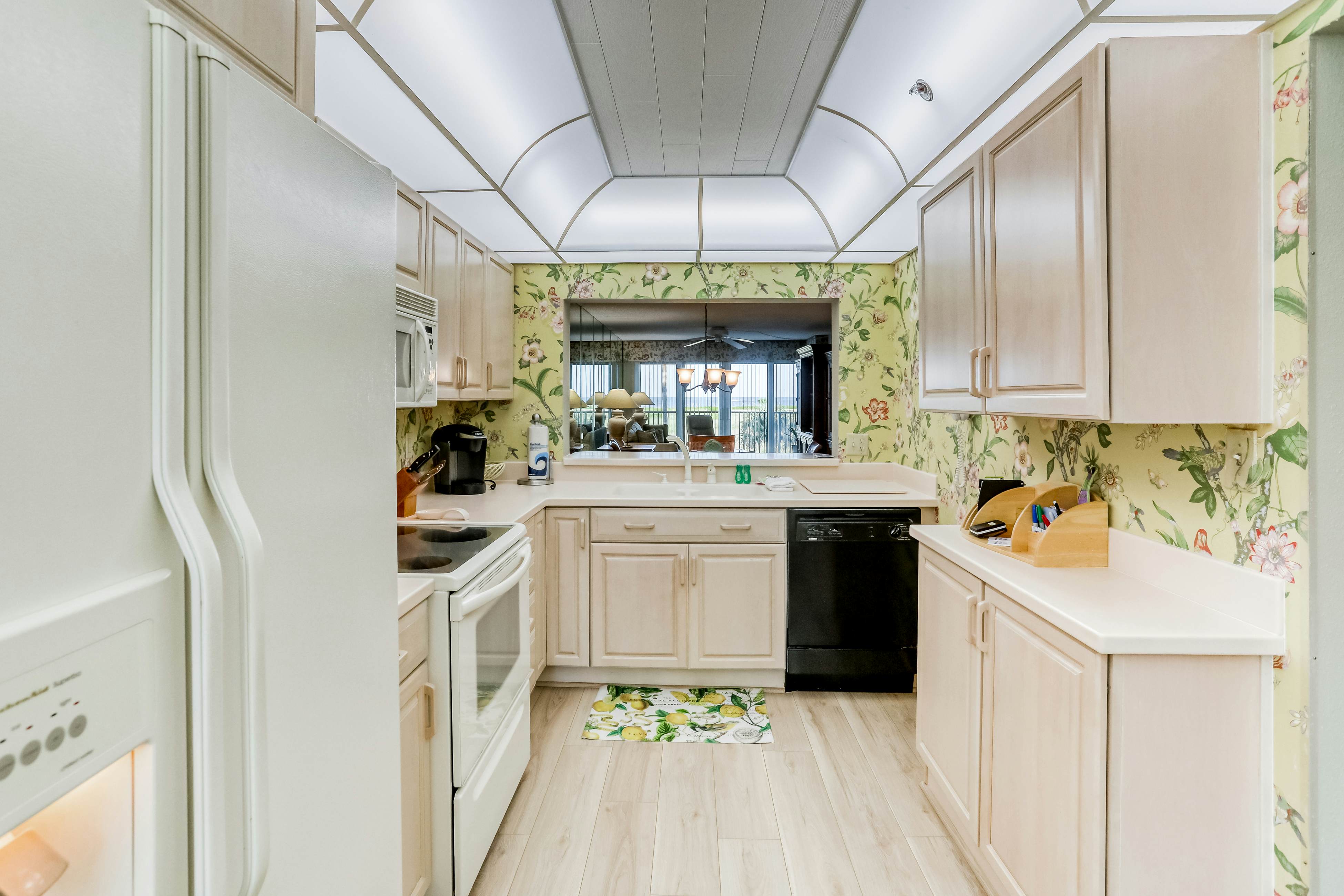 Second floor condo with pool and tennis court private WD and central AC