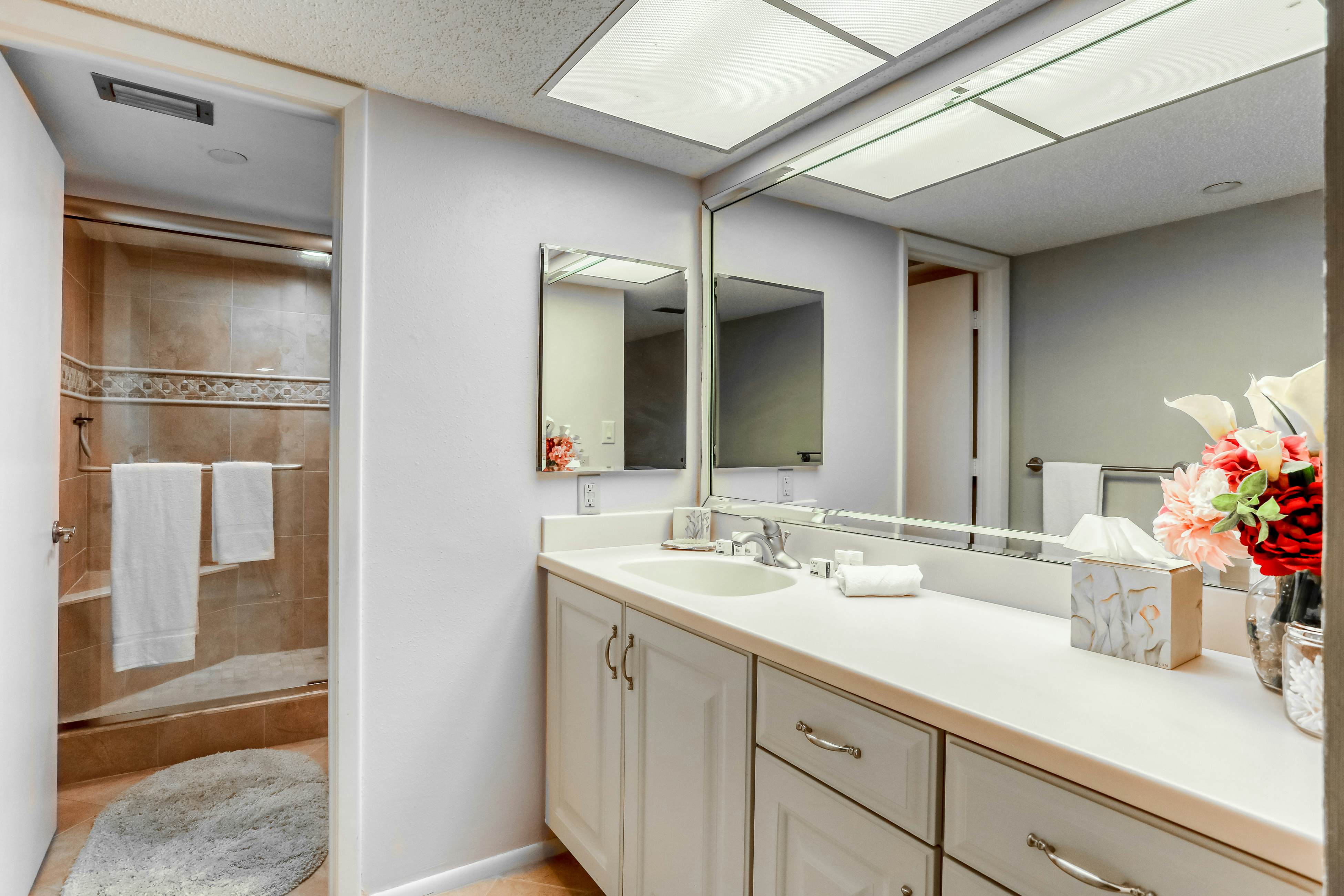 Second floor condo with pool and tennis court private WD and central AC