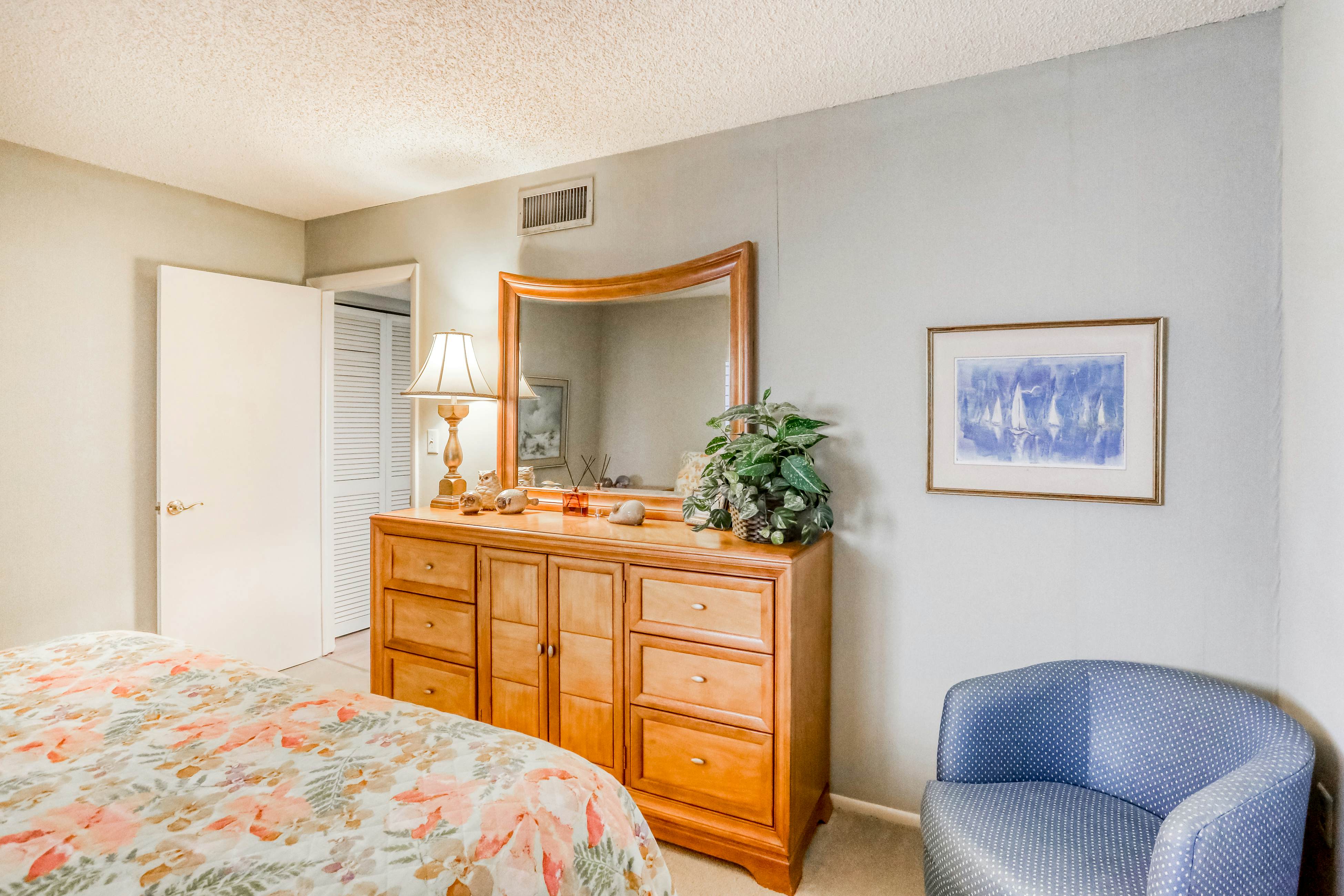 Second floor condo with pool and tennis court private WD and central AC