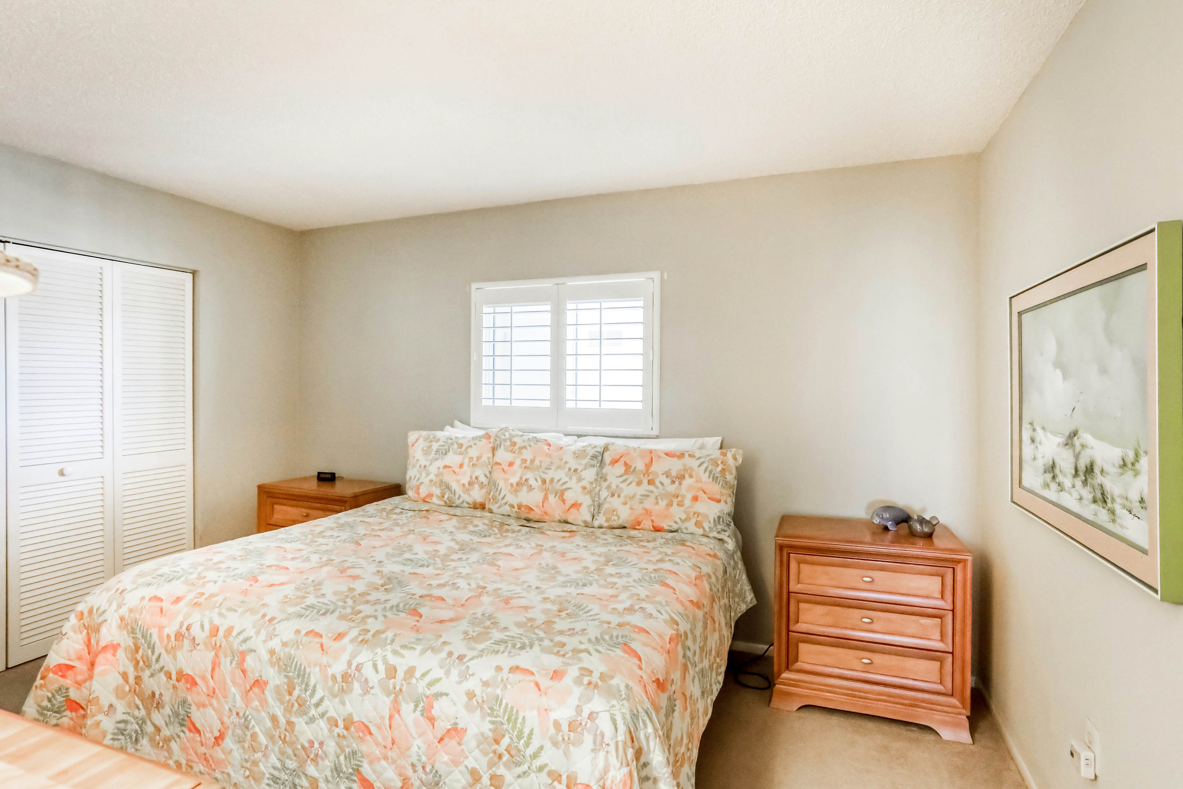 Second floor condo with pool and tennis court private WD and central AC