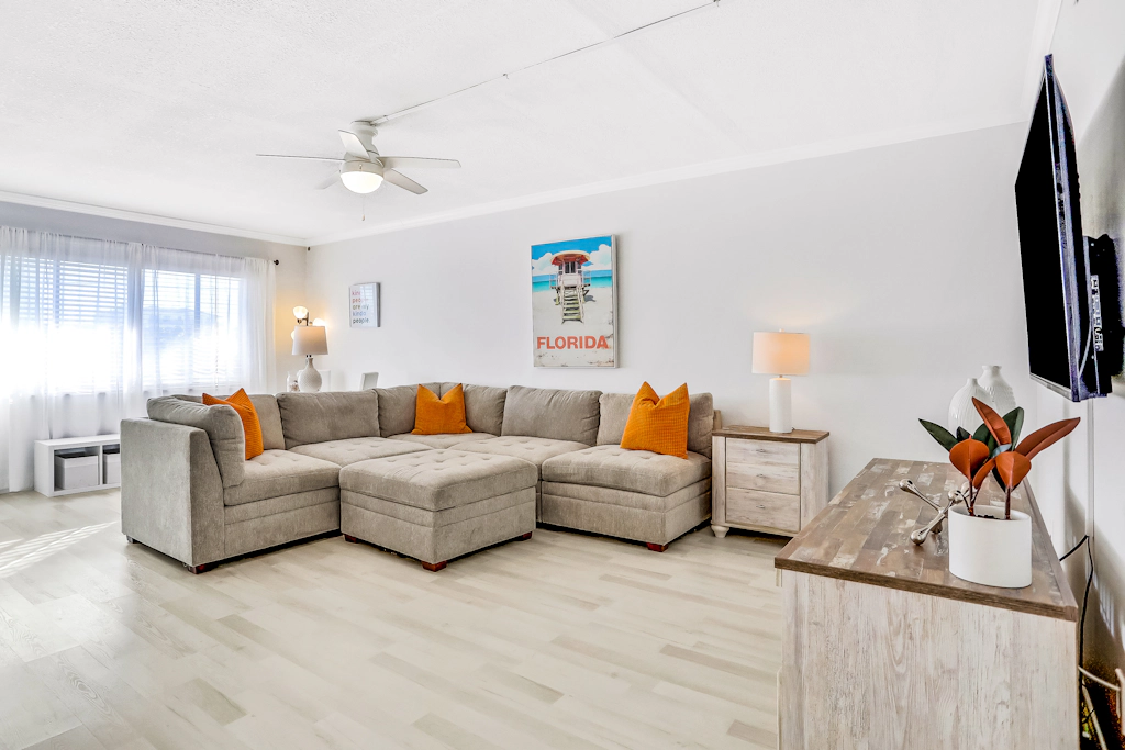 Relaxing condo with balcony WD central AC and kitchen snowbird friendly